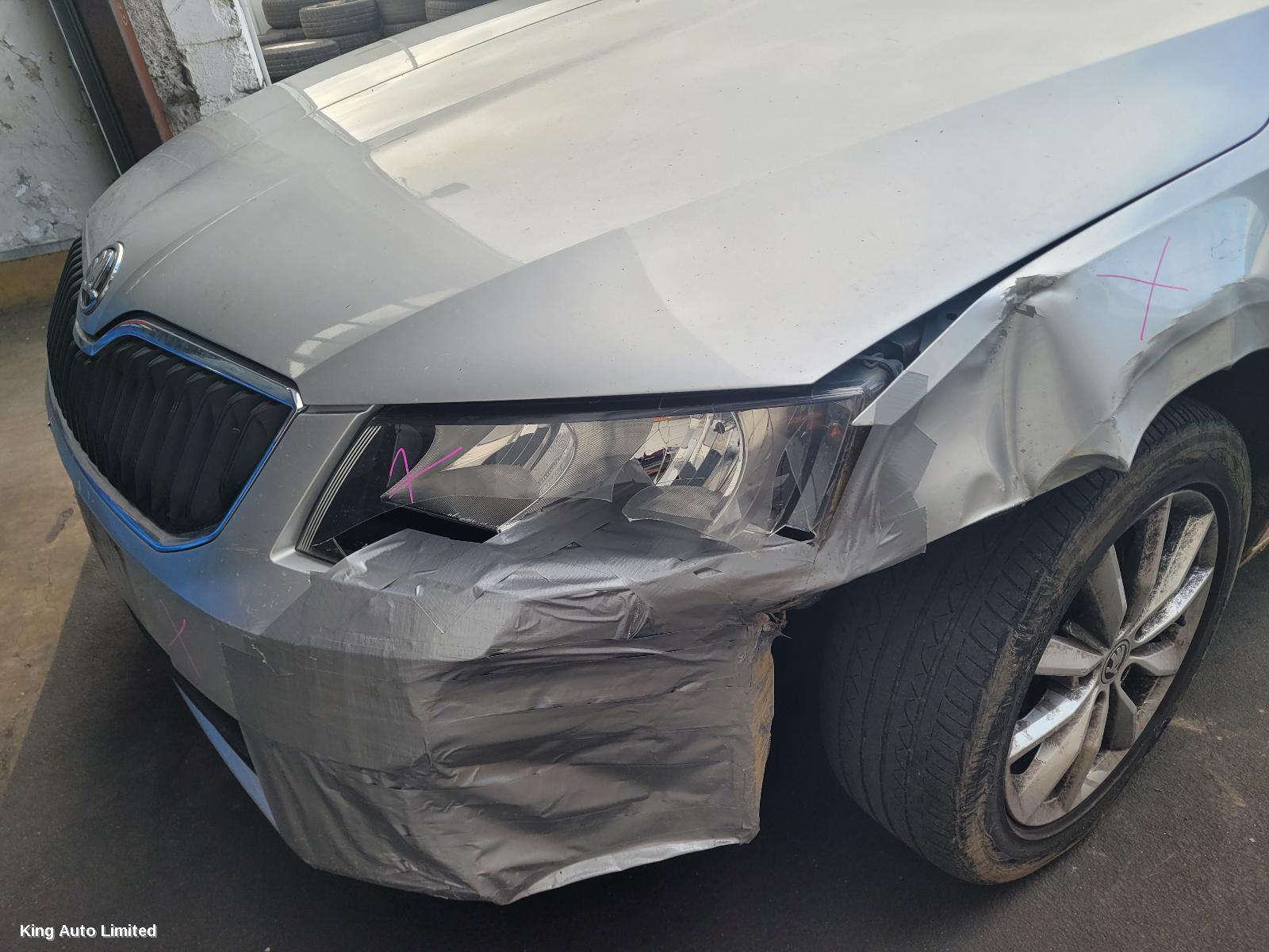 Skoda OCTAVIA 2016 Left Taillight thumbnail 3