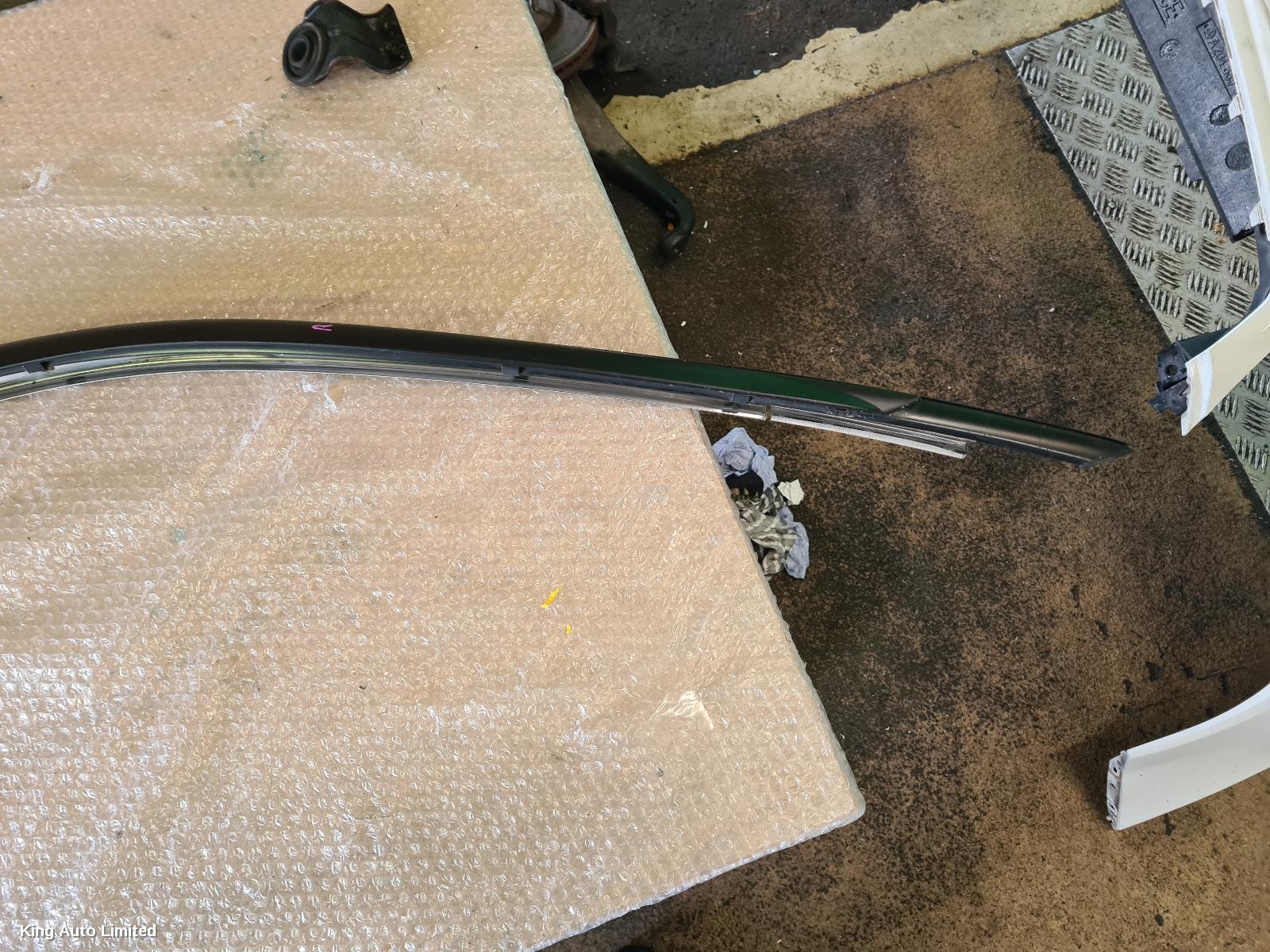 Subaru IMPREZA 2000 Weather Shield thumbnail 3