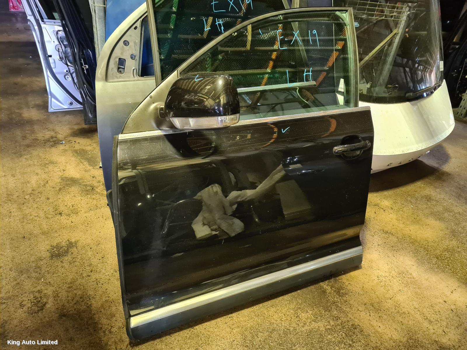 VOLKSWAGEN TOUAREG 2006 Left Front Door thumbnail 1