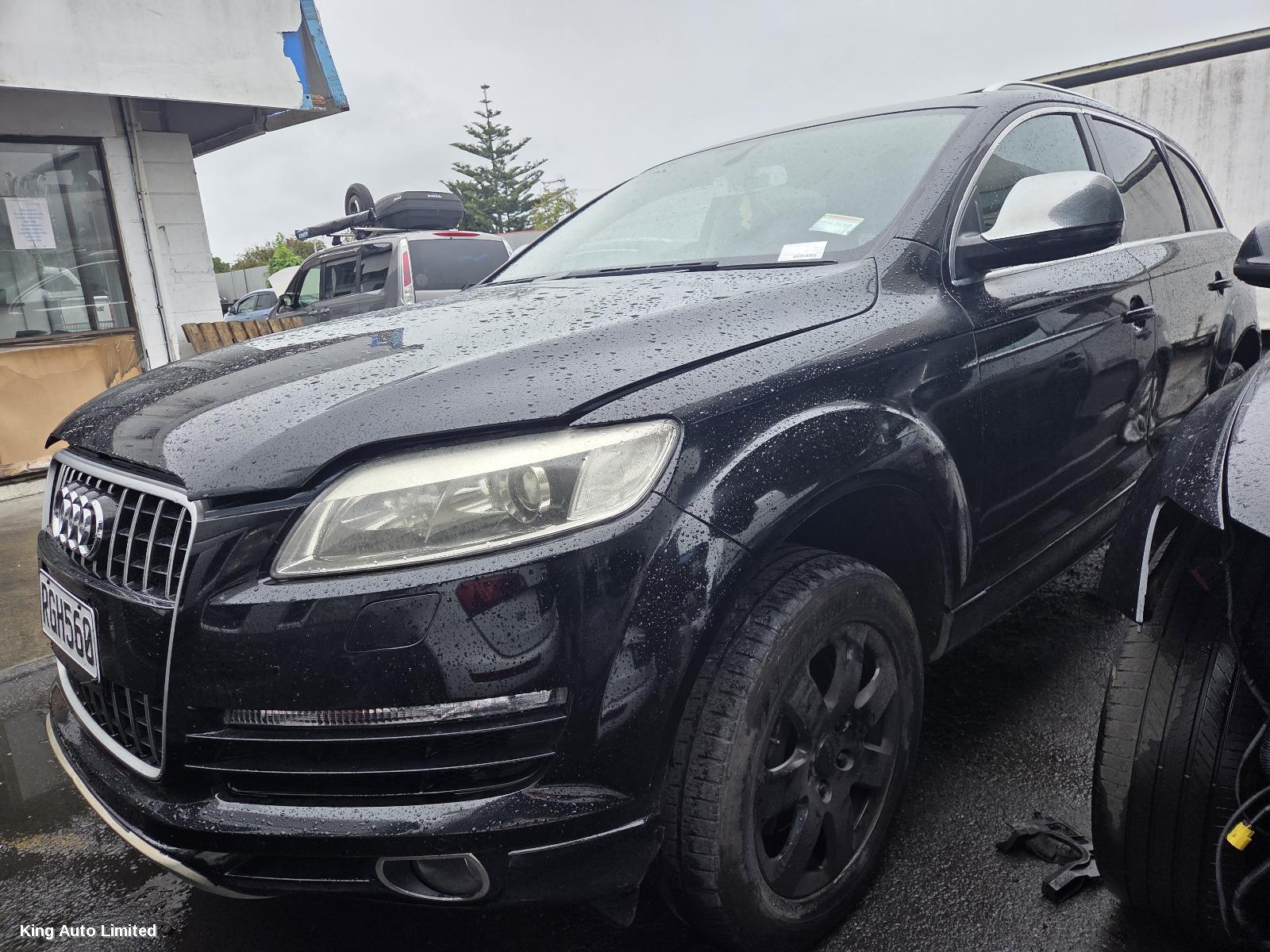 Audi Q7 2009 Left Taillight thumbnail 2