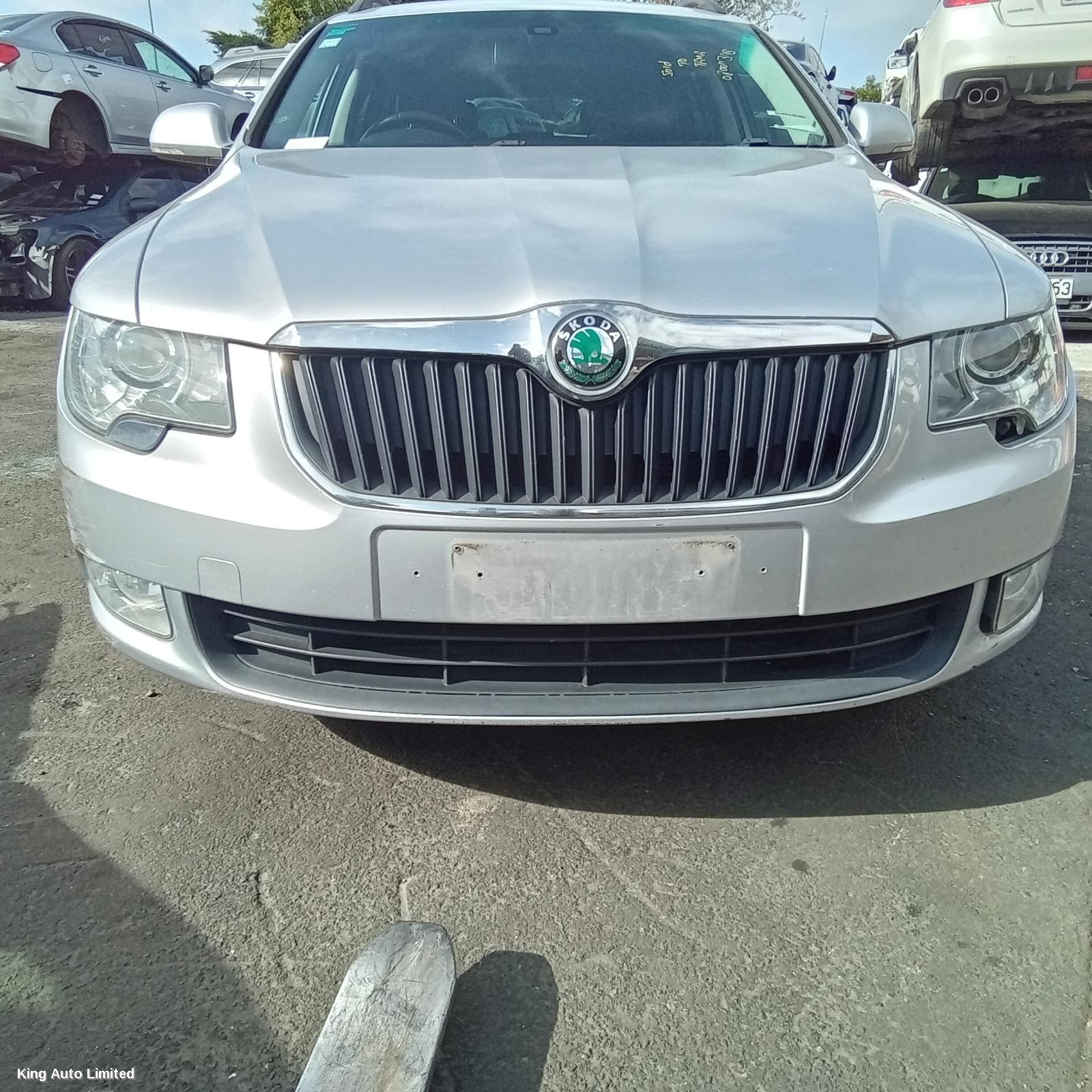 Skoda SUPERB 2011 Front Bumper thumbnail 2