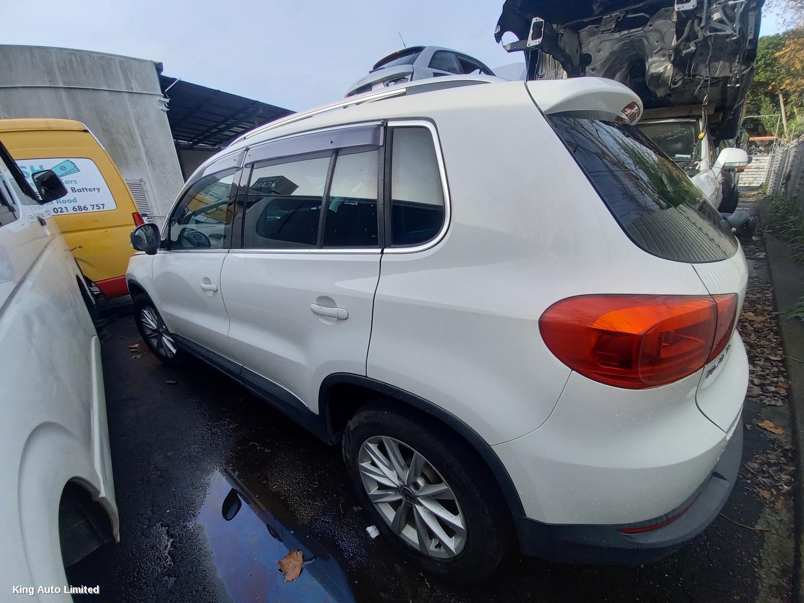 Volkswagen TIGUAN 2011 Front Bumper thumbnail 2