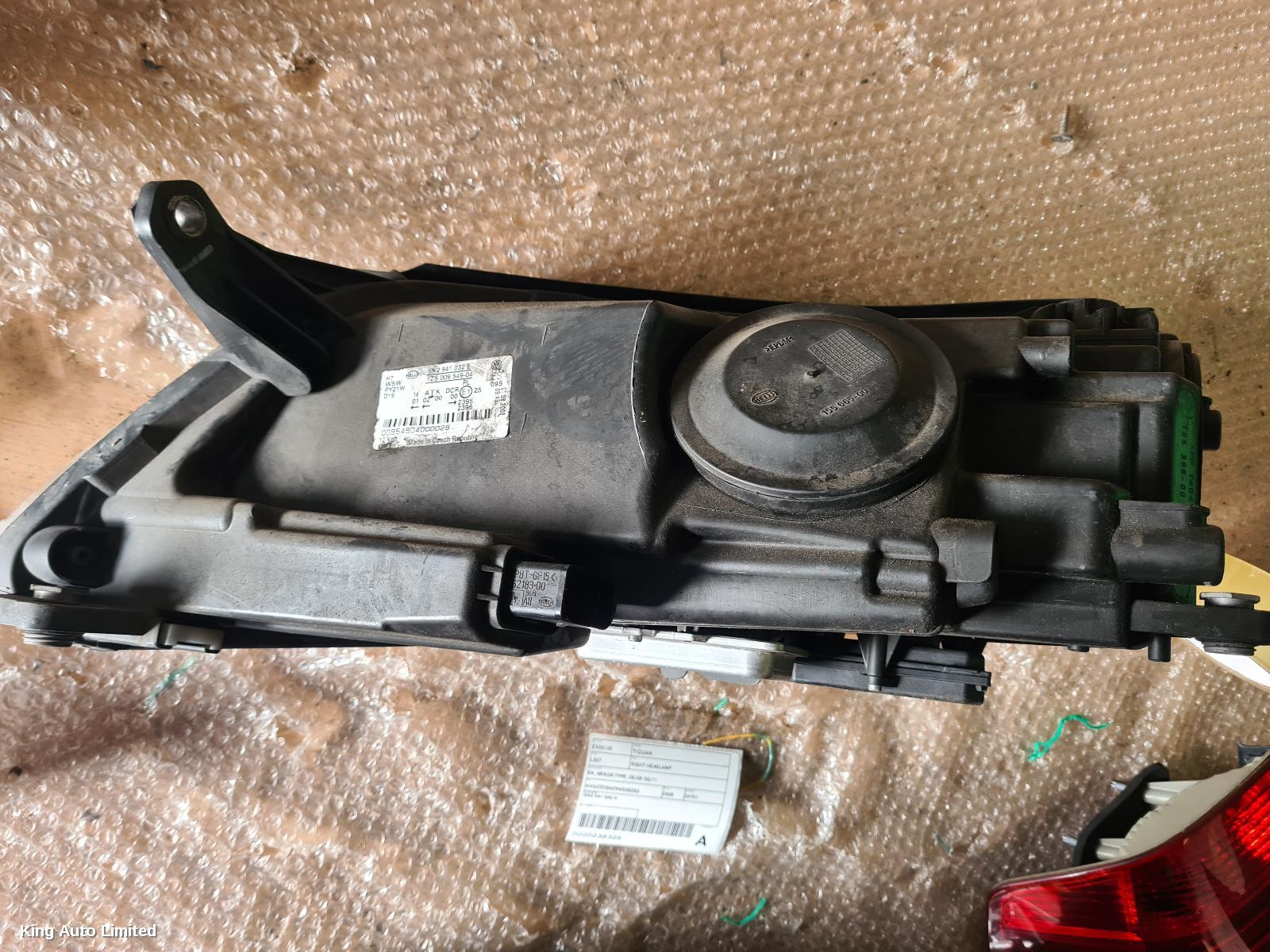 Volkswagen TIGUAN 2008 Right Headlamp thumbnail 3