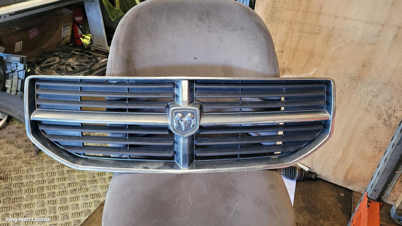 DODGE CALIBER 2010 Grille thumbnail 1