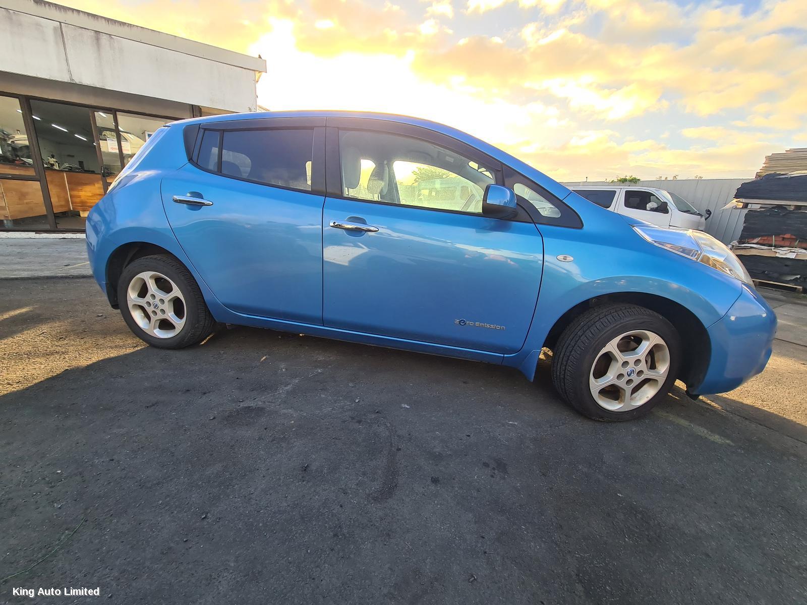 Nissan LEAF 2012 Left Taillight thumbnail 3