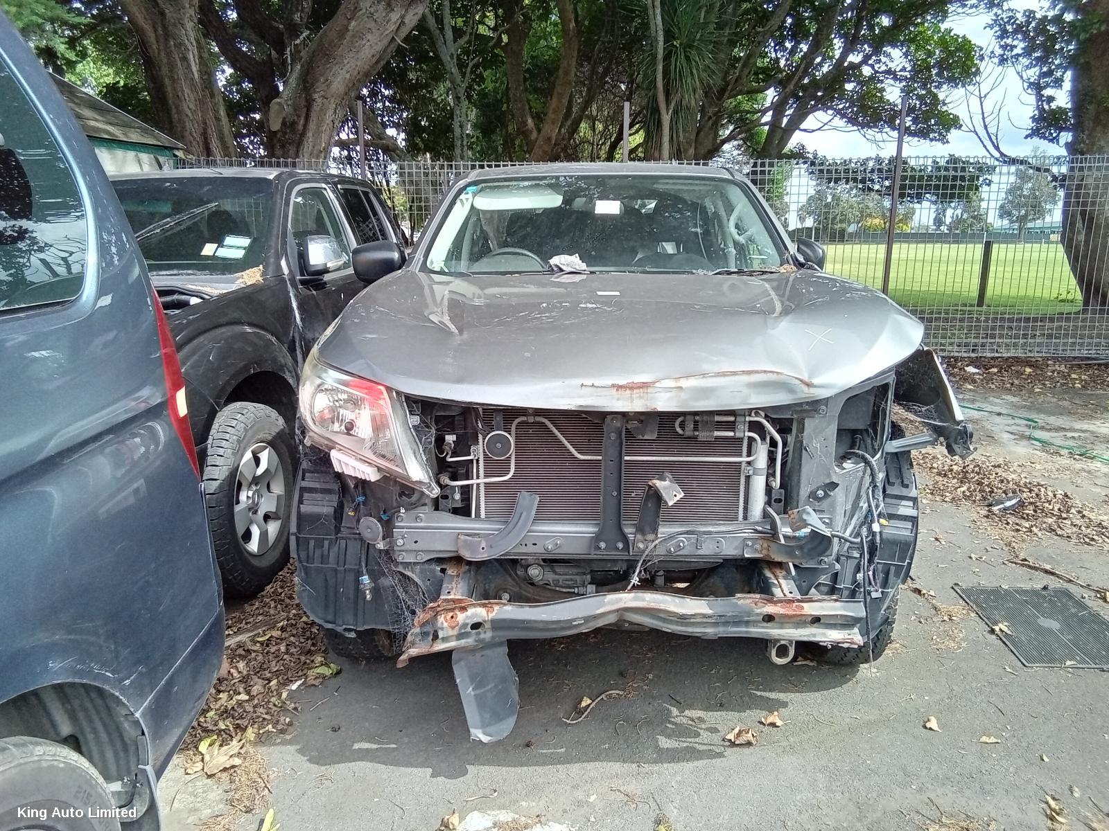 Nissan NAVARA 2015 RIGHT_REAR_DOOR_SLIDING thumbnail 1