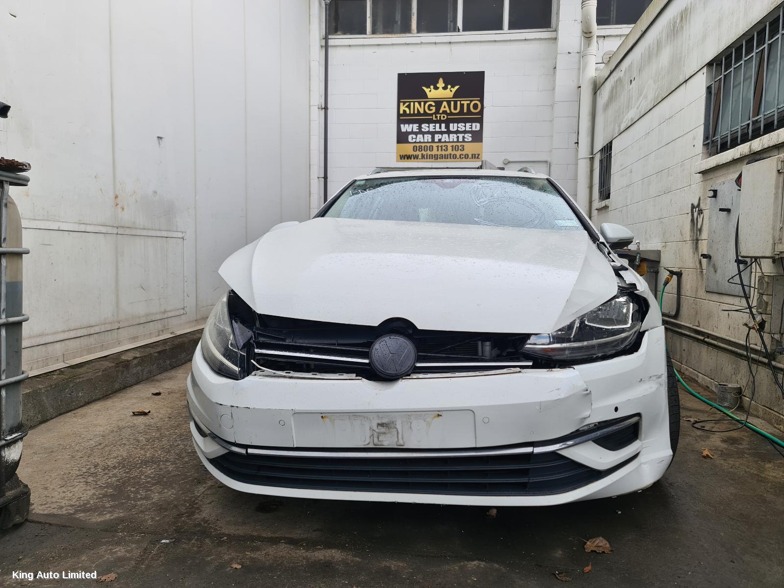 Volkswagen GOLF 2017 Left Taillight thumbnail 1
