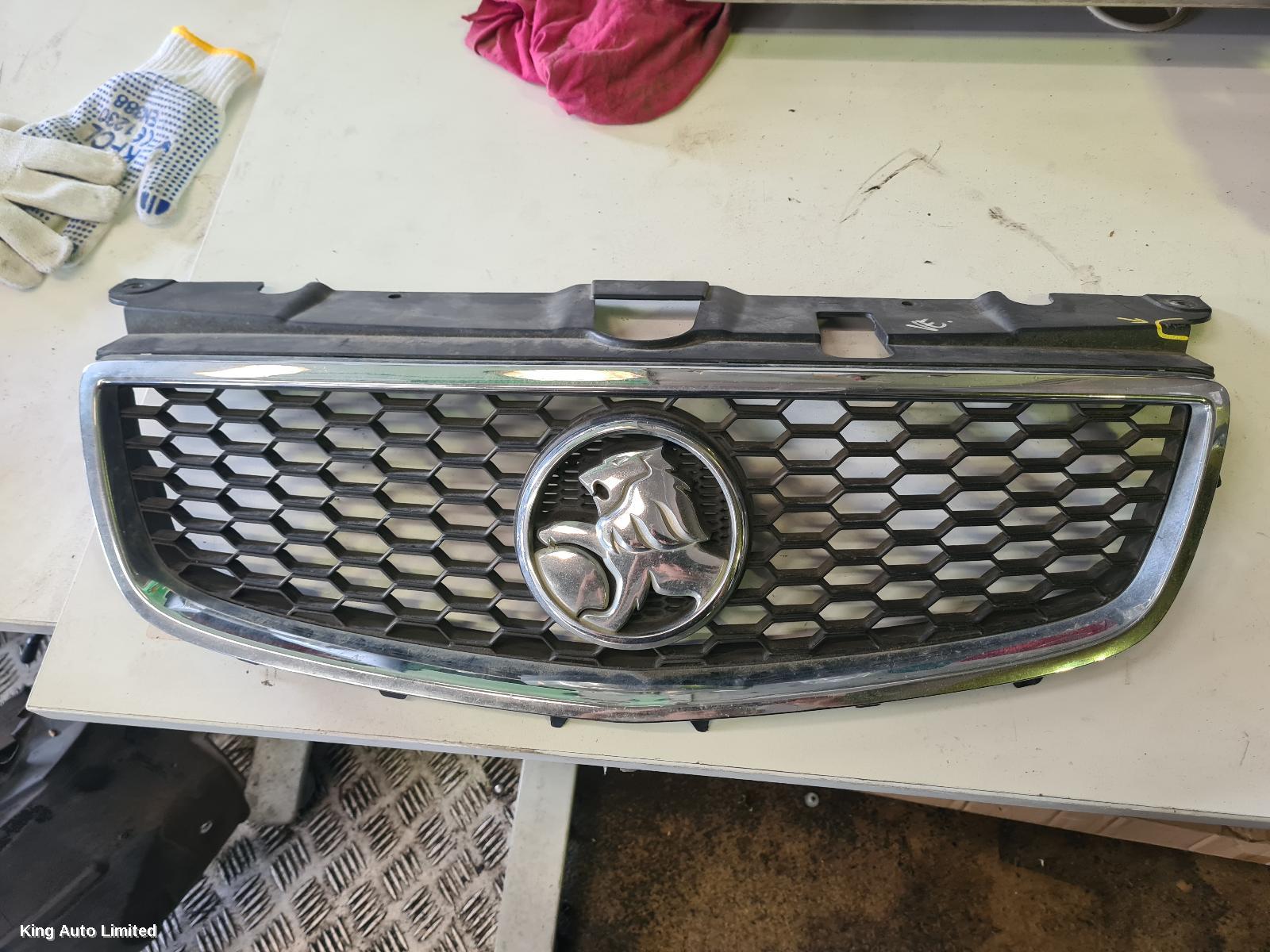 HOLDEN COMMODORE 2007 Grille thumbnail 1