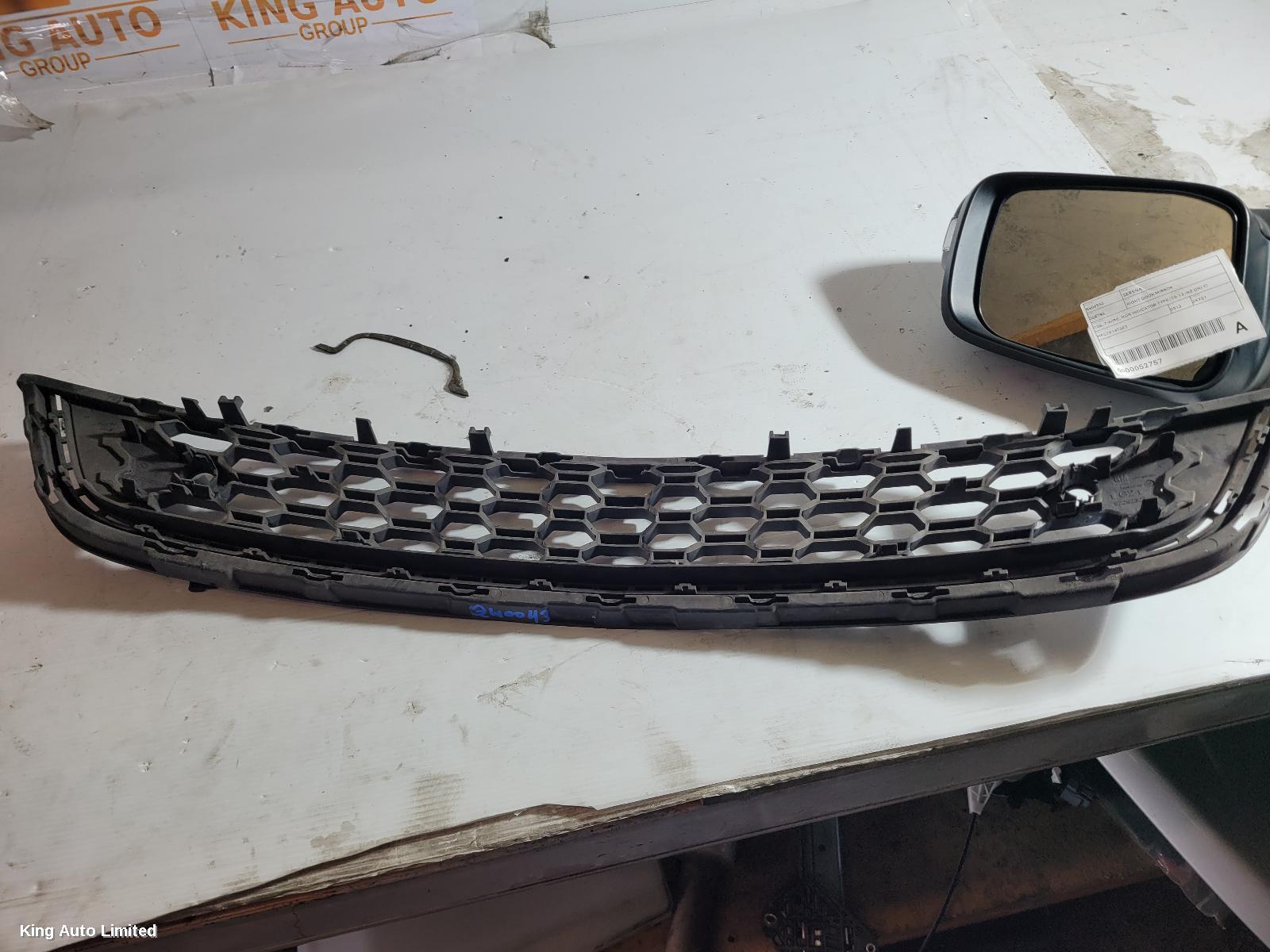 Holden COMMODORE 2014 Grille thumbnail 3