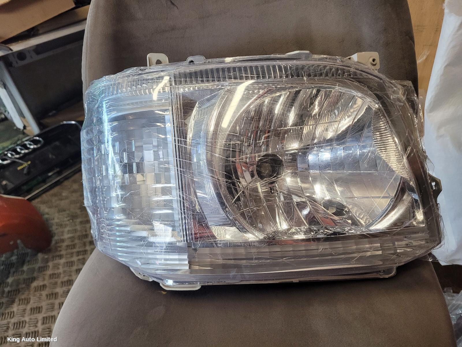Azraa - TOYOTA HIACE 2010 Right Headlamp