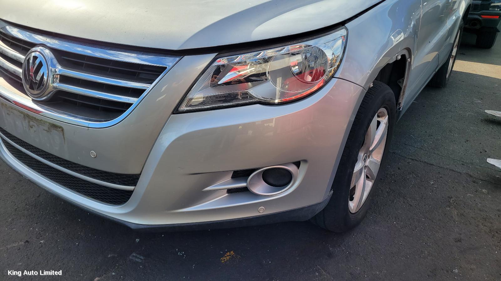 Volkswagen TIGUAN 2010 Left Guard thumbnail 3