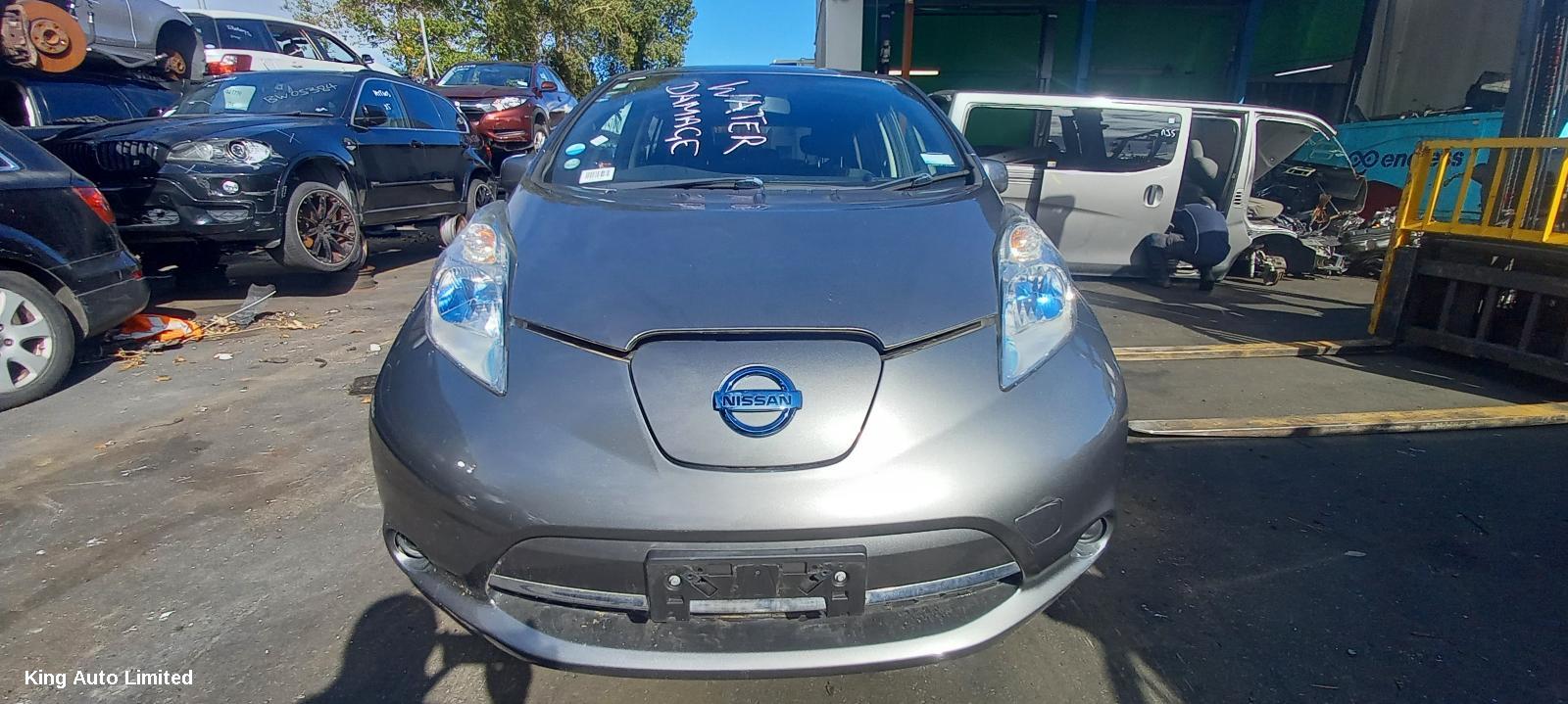 Nissan LEAF 2014 Left Guard thumbnail 2
