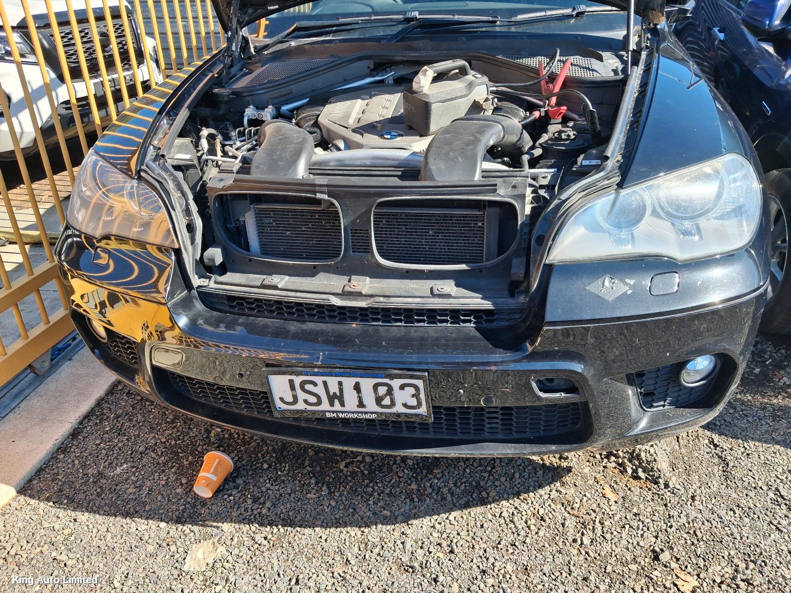 BMW - BMW X5 2011 Wiper Linkage