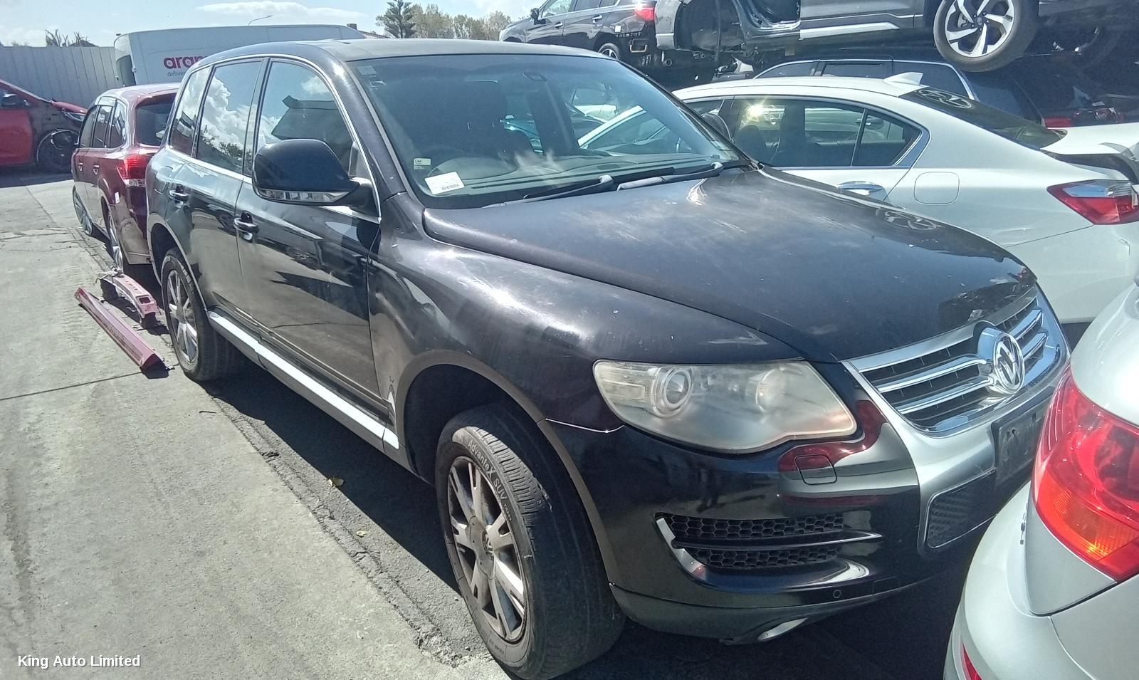Volkswagen - Volkswagen TOUAREG 2007 Front Bumper