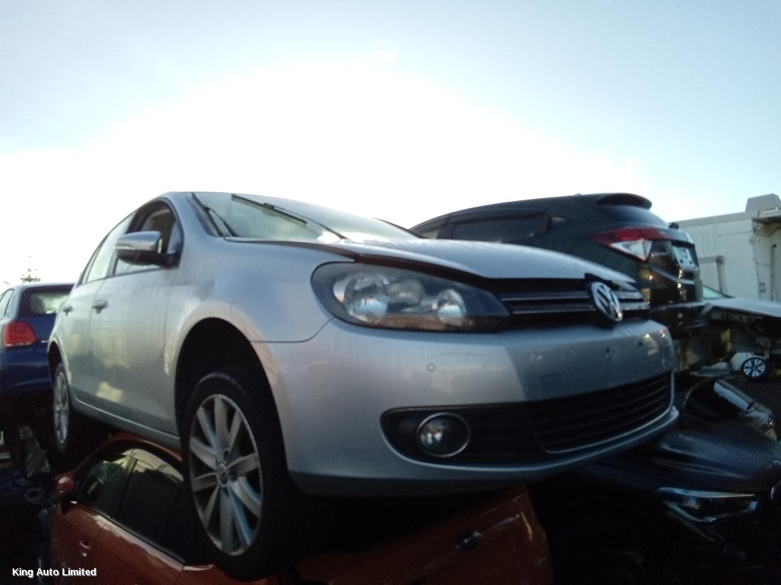 Volkswagen GOLF 2009 Front Bumper thumbnail 2