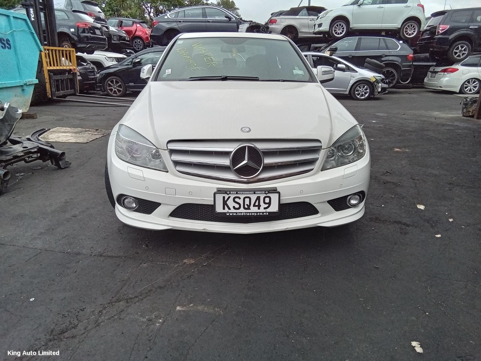 Mercedes-Benz C CLASS 2009 Left Guard thumbnail 1