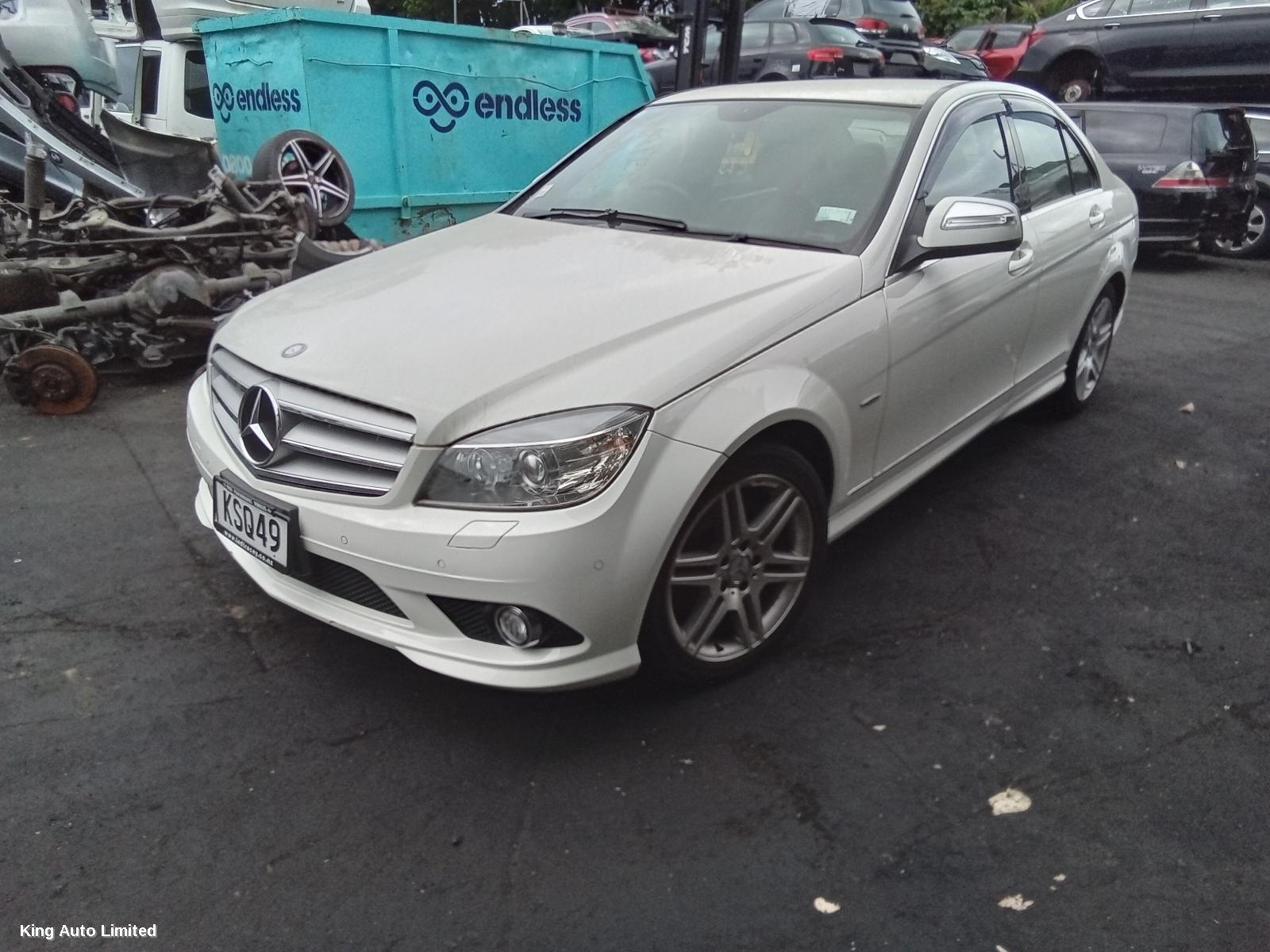 Mercedes-Benz C CLASS 2009 Left Guard thumbnail 2