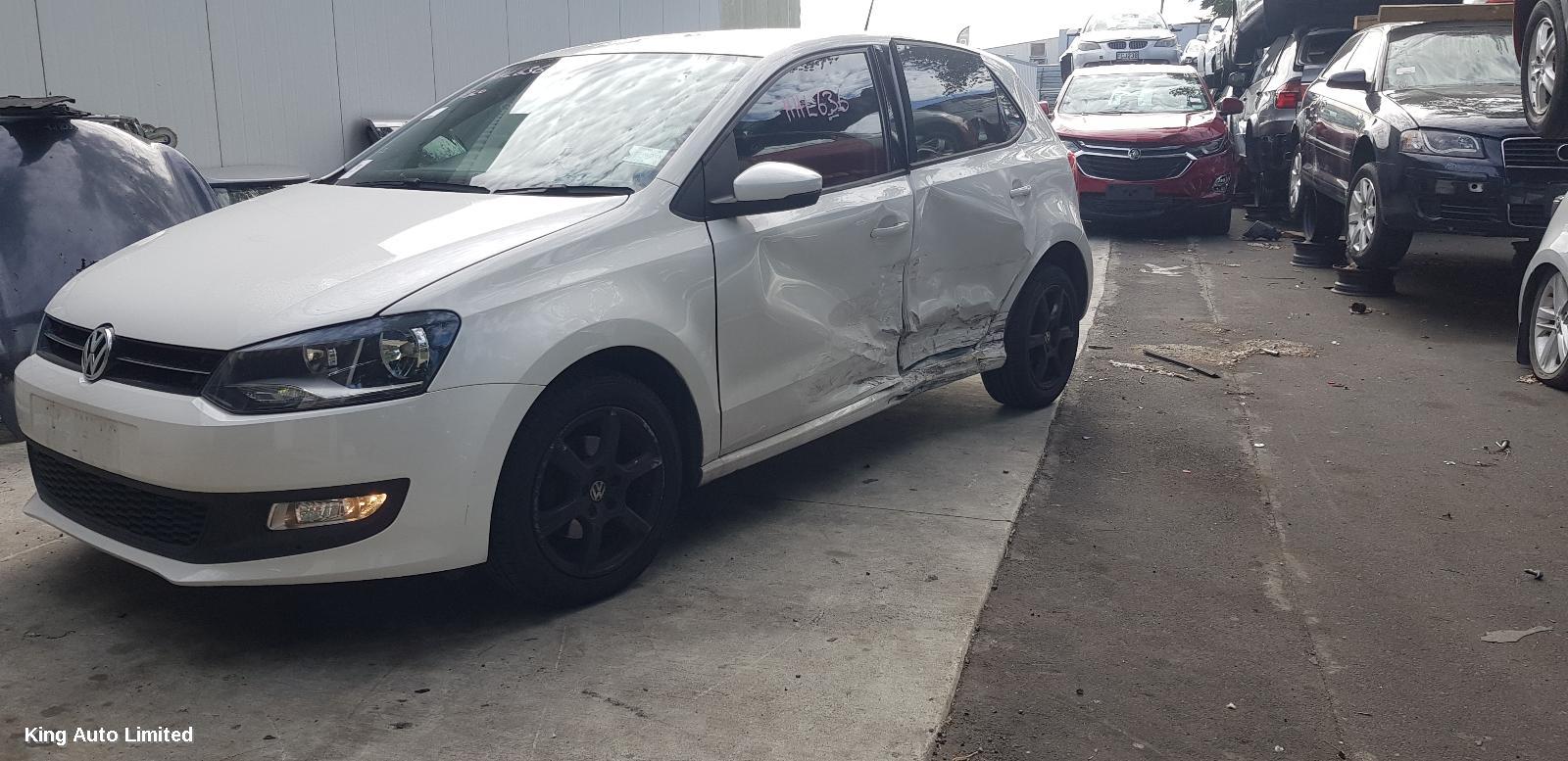 Volkswagen POLO 2014 Left Guard thumbnail 2