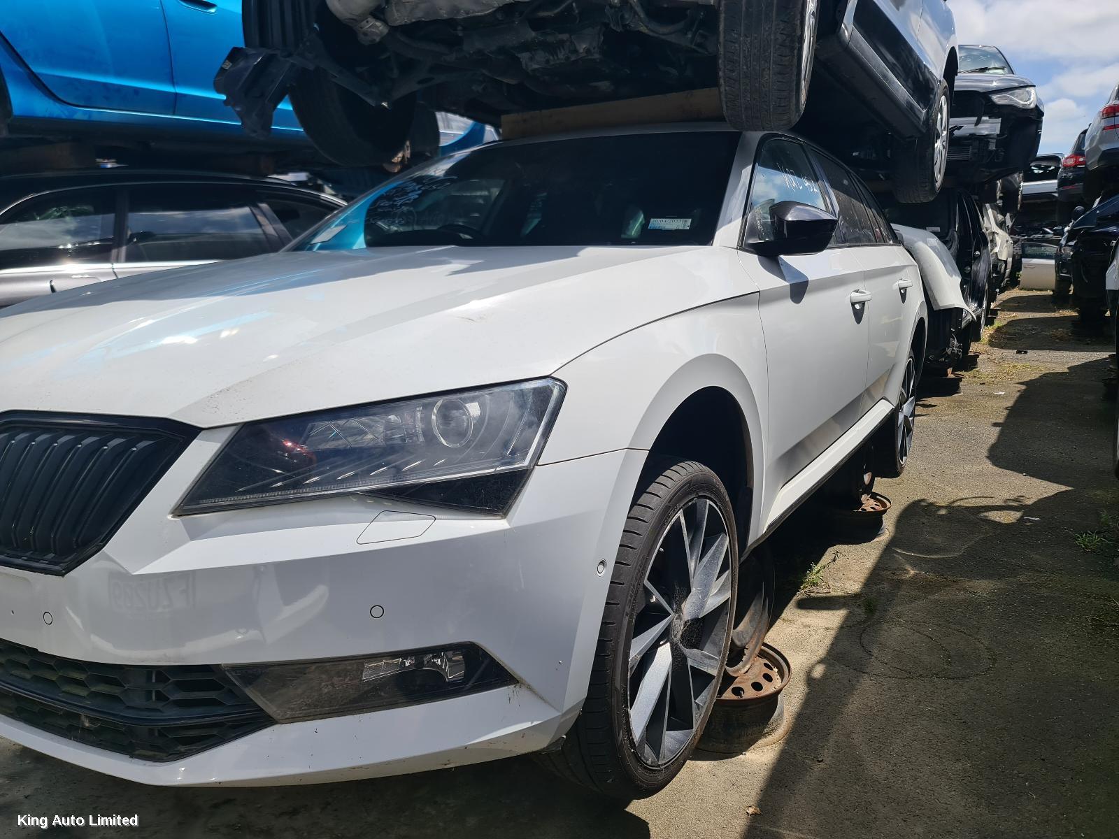 Skoda SUPERB 2017 Left Door Mirror thumbnail 2