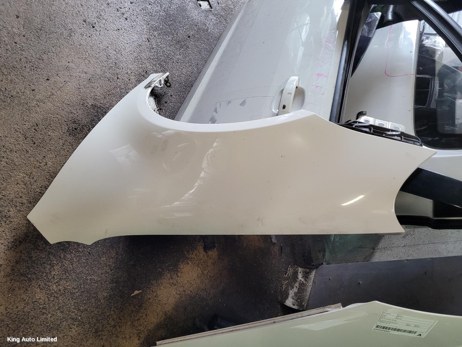 Volkswagen GOLF 2009 Left Guard thumbnail 2