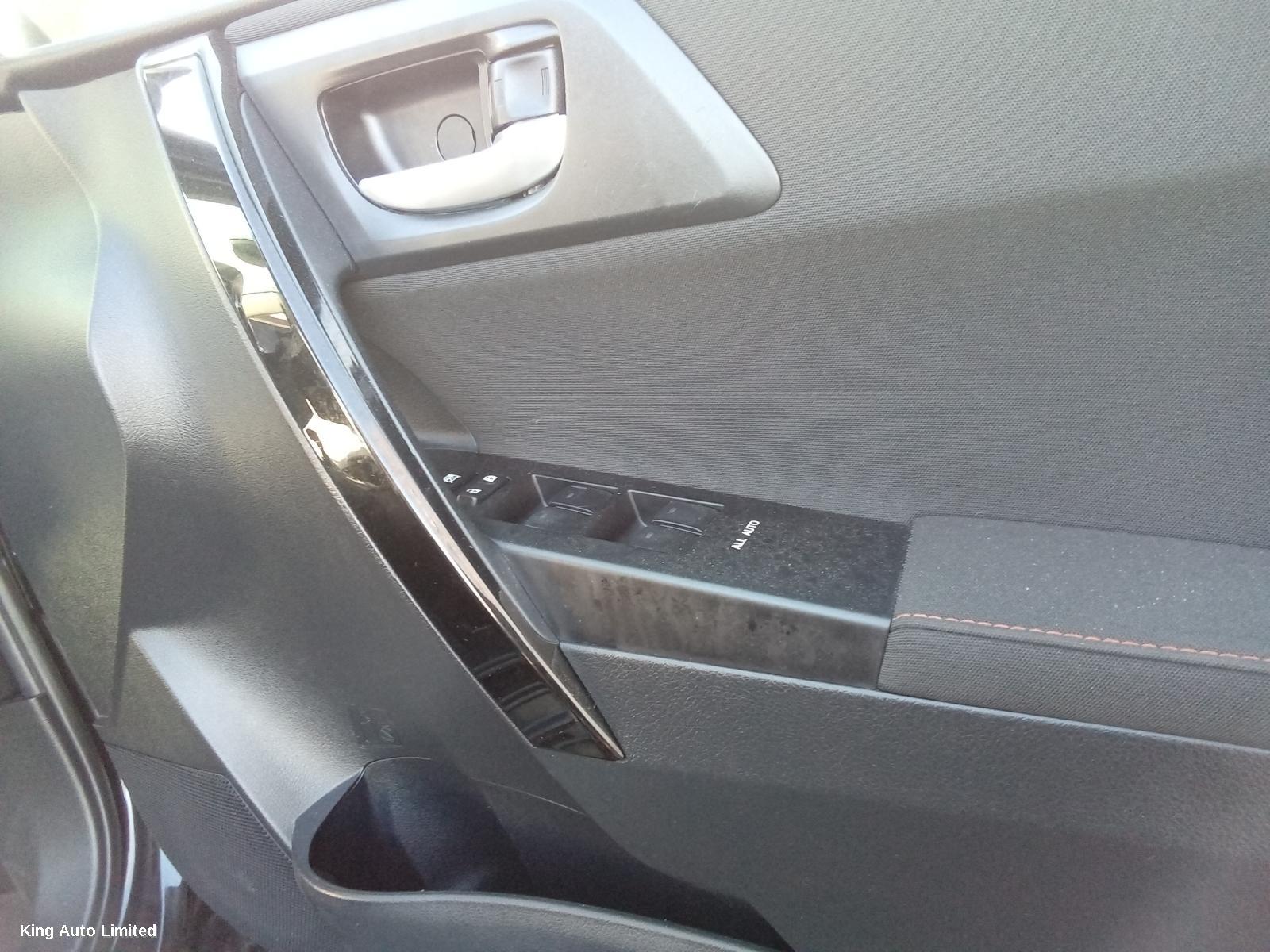 Toyota COROLLA 2018 Left Headlamp thumbnail 3