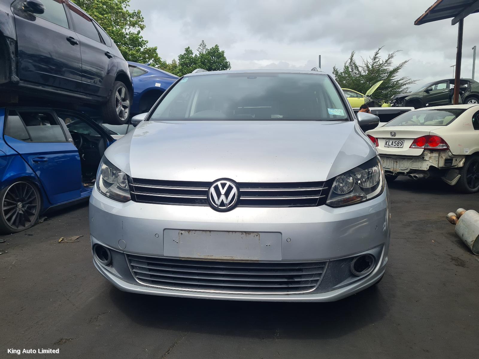 Volkswagen TOURAN (NZ ONLY)  2013 Right Headlamp thumbnail 1