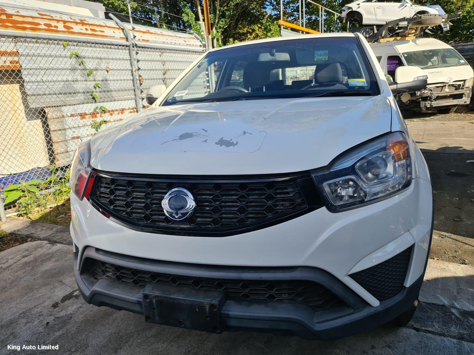 Ssangyong - Ssangyong KORANDO 2014 Left Guard