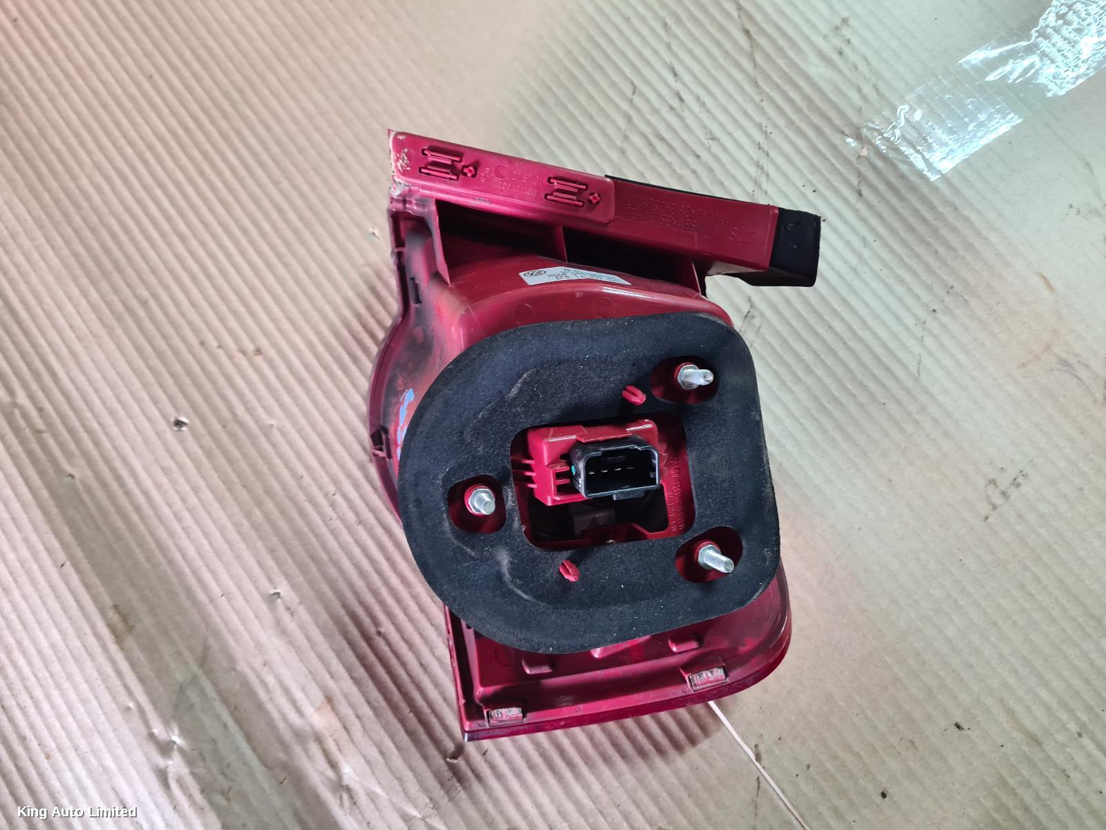 Volkswagen PASSAT 2006 Right Taillight thumbnail 3