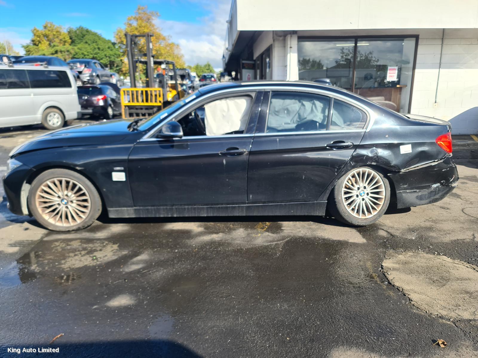 BMW 3 SERIES 2012 Left Guard thumbnail 3