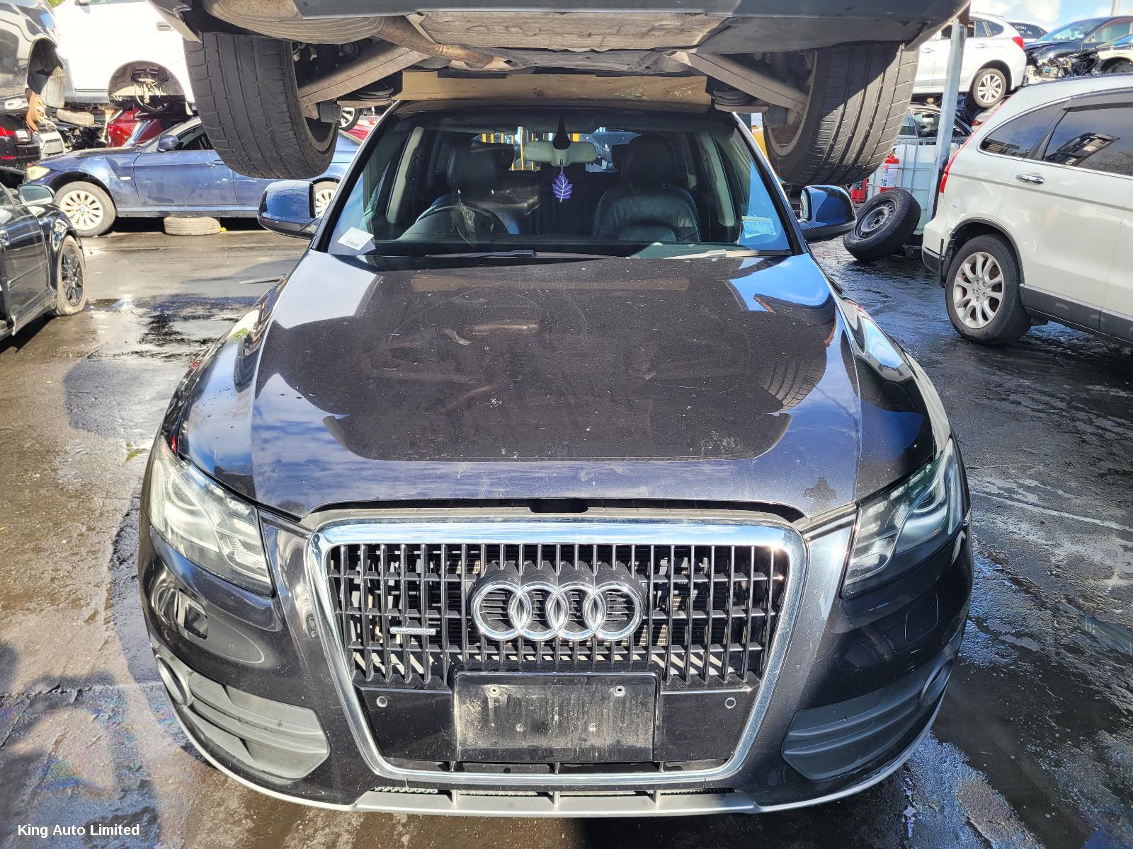 Audi Q5 2011 Right Guard thumbnail 1