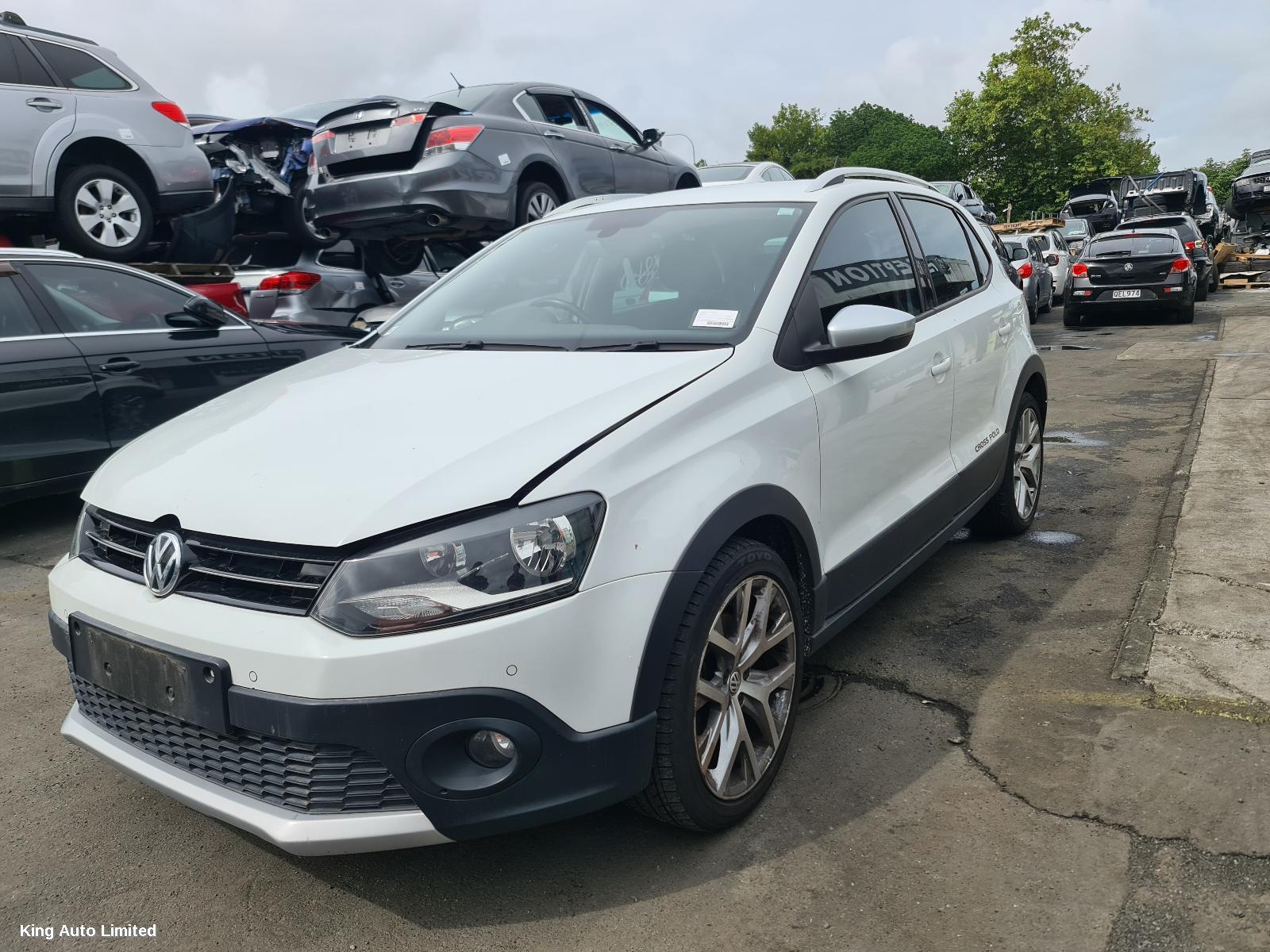 Volkswagen POLO 2015 Left Guard thumbnail 2