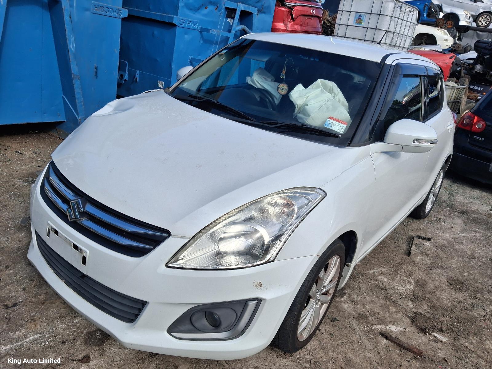 Suzuki SWIFT 2015 High Level Stoplight thumbnail 2