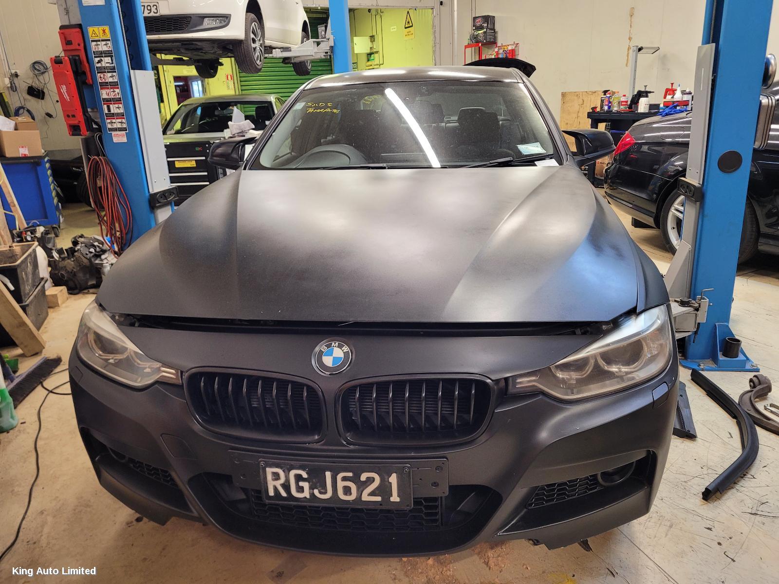 BMW - BMW 3 SERIES 2012 Front Seat