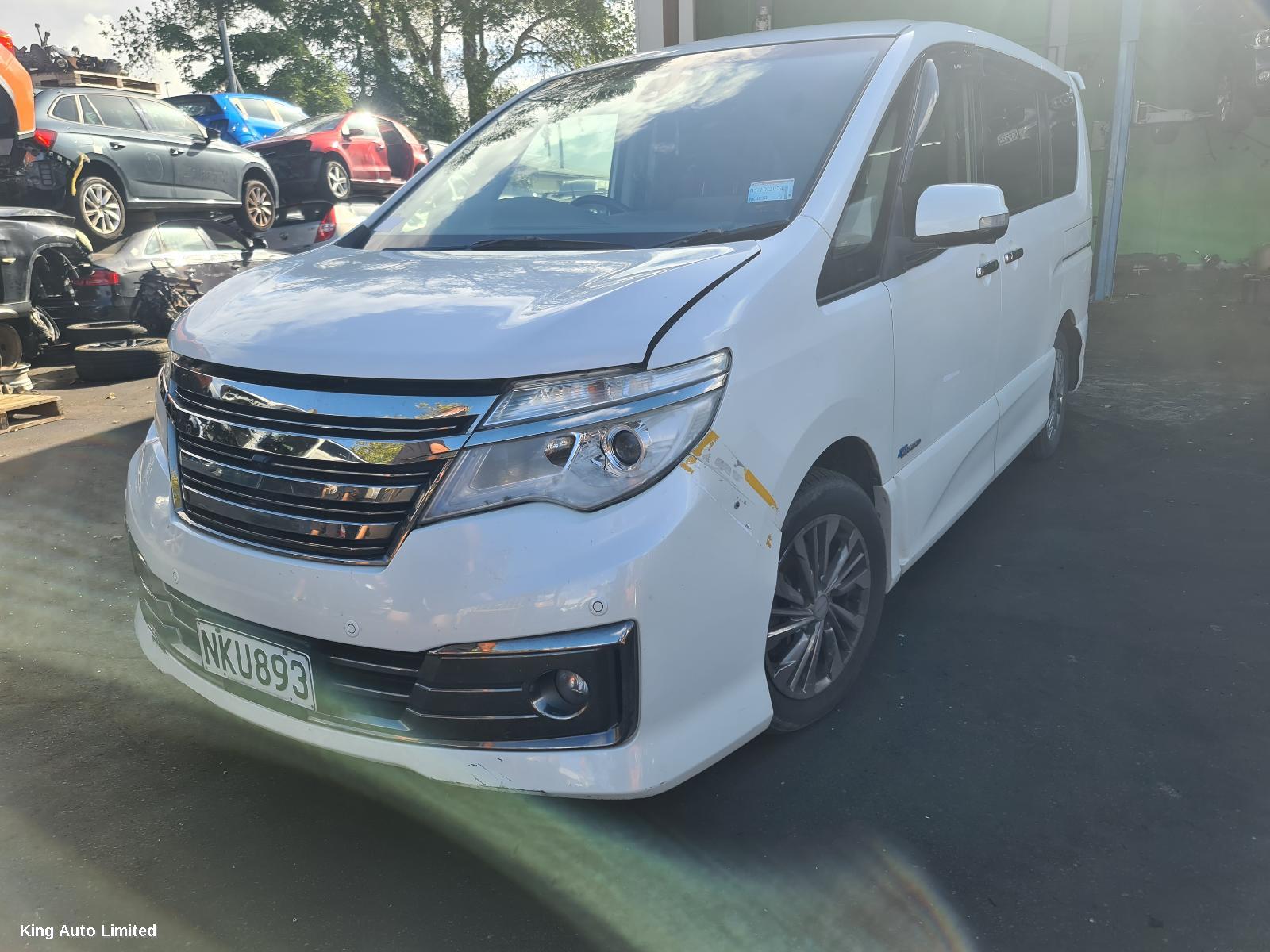 Nissan SERENA 2014 Rear/Tailgate Glass thumbnail 2