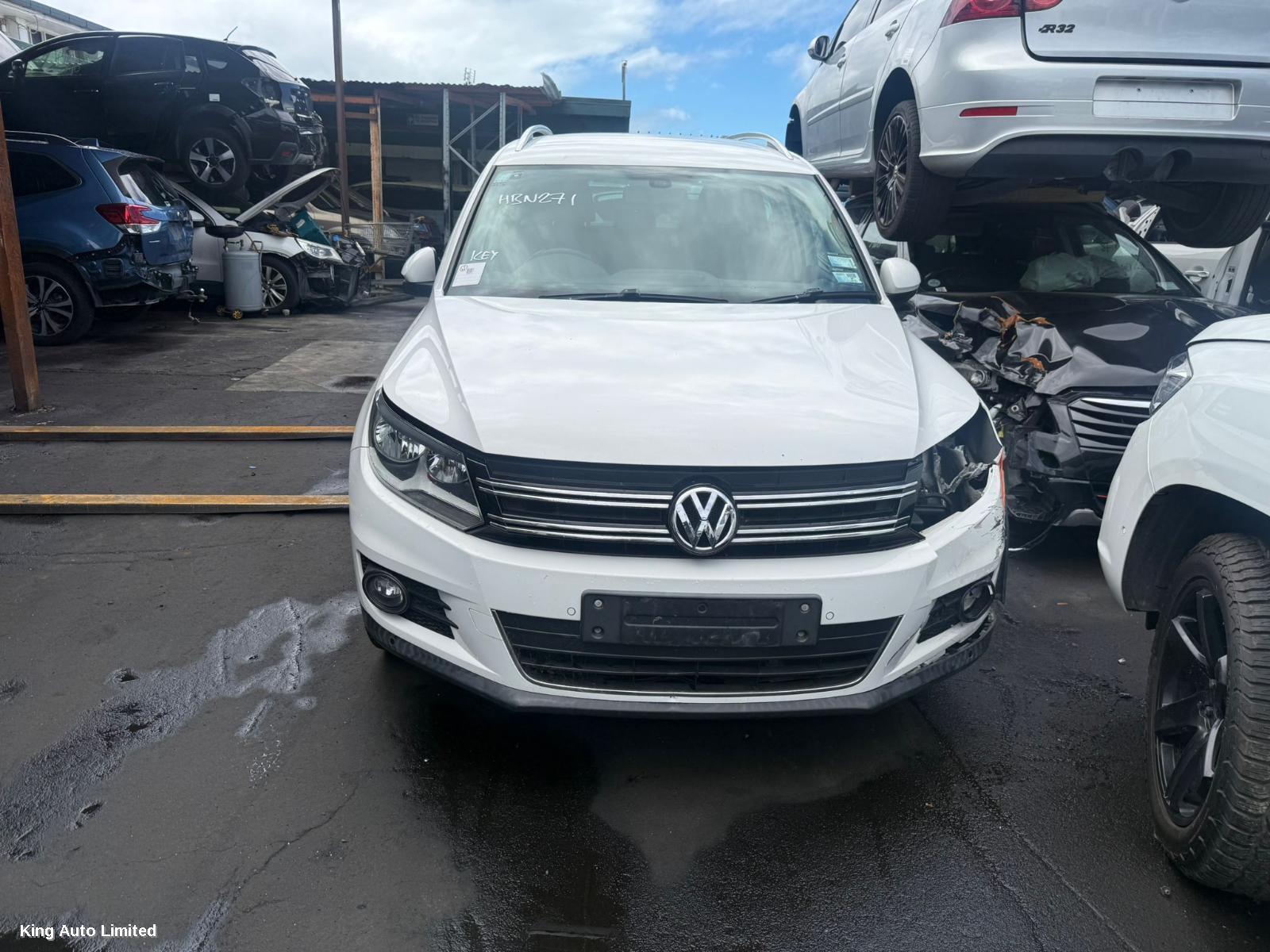Volkswagen - Volkswagen TIGUAN 2013 Rear Bumper