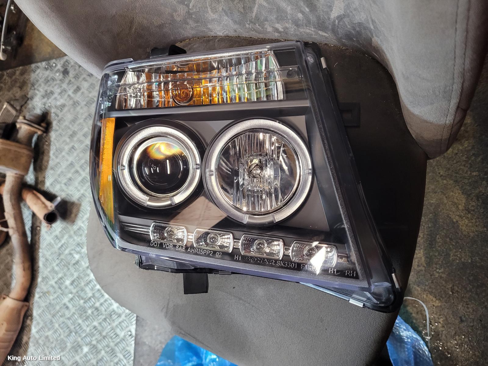 Nissan NAVARA 2012 Right Headlamp thumbnail 2