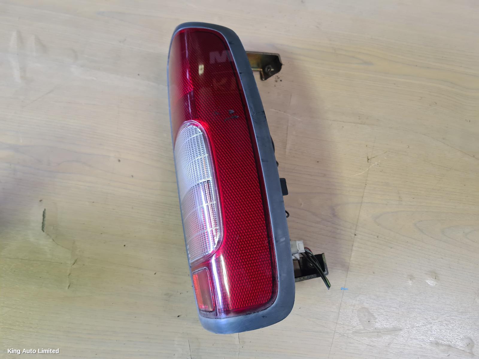 Nissan NAVARA 2004 Right Taillight thumbnail 3