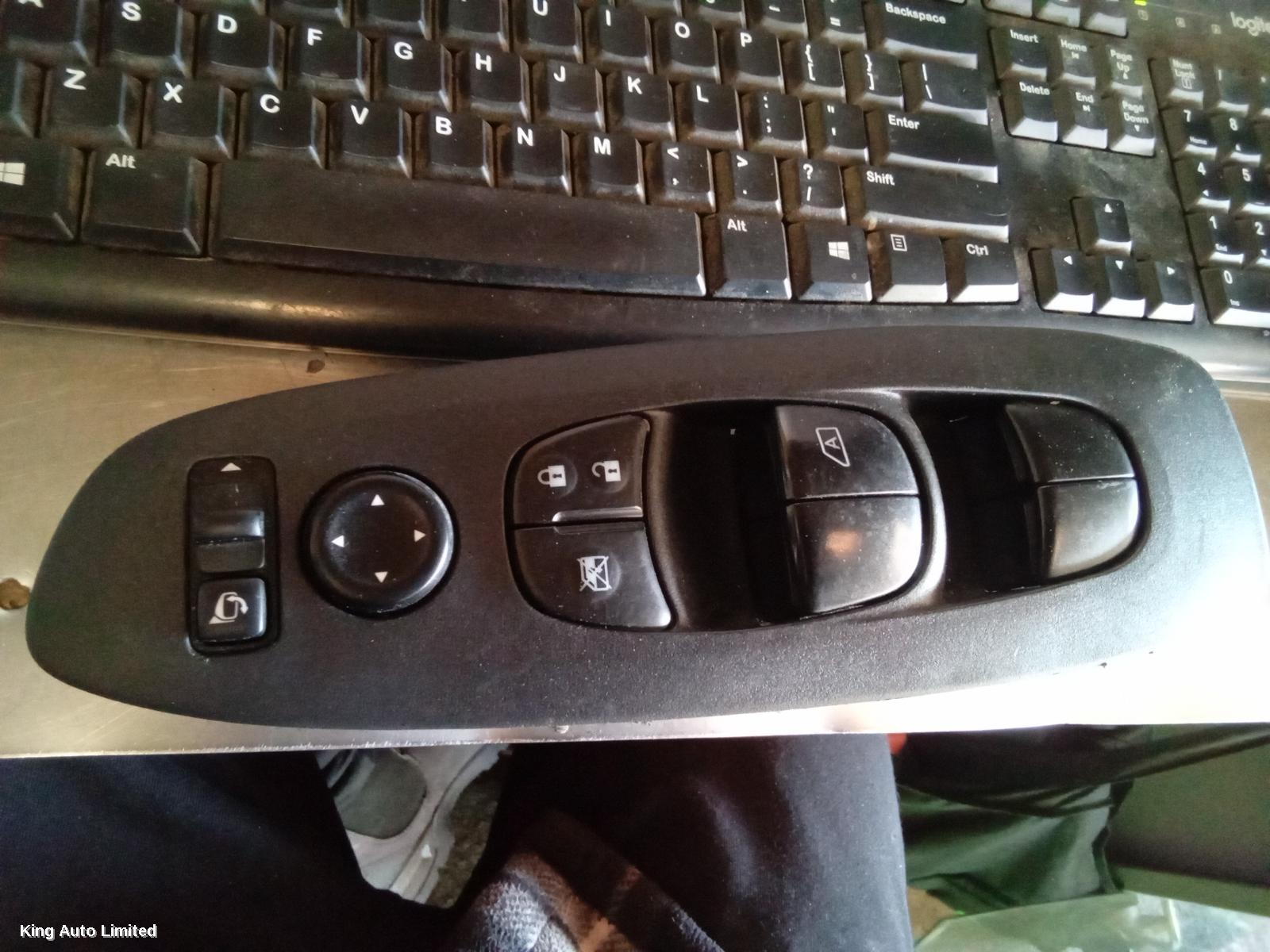 Nissan - Nissan PATHFINDER 2017 Pwr Dr Wind Switch