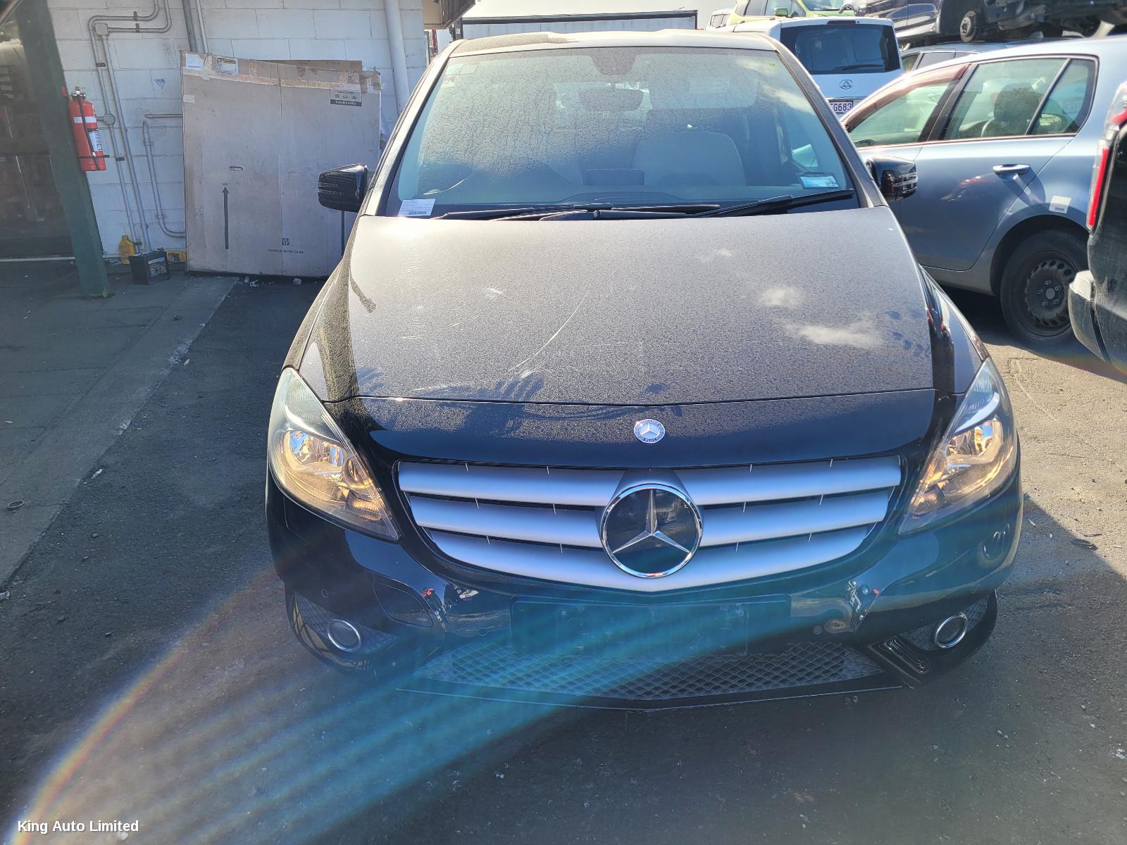 Mercedes-Benz - Mercedes-Benz B CLASS 2012 Wiper Linkage