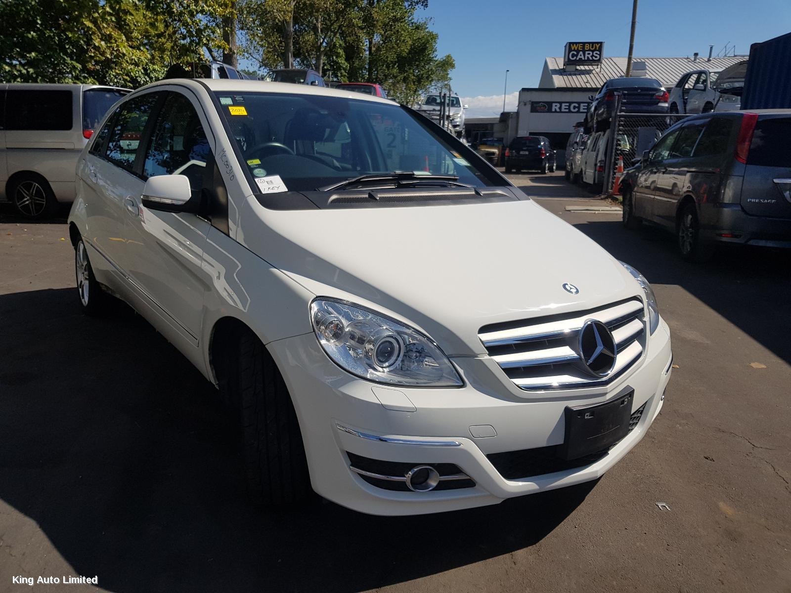 Mercedes-Benz B CLASS 2011 Left Headlamp thumbnail 2