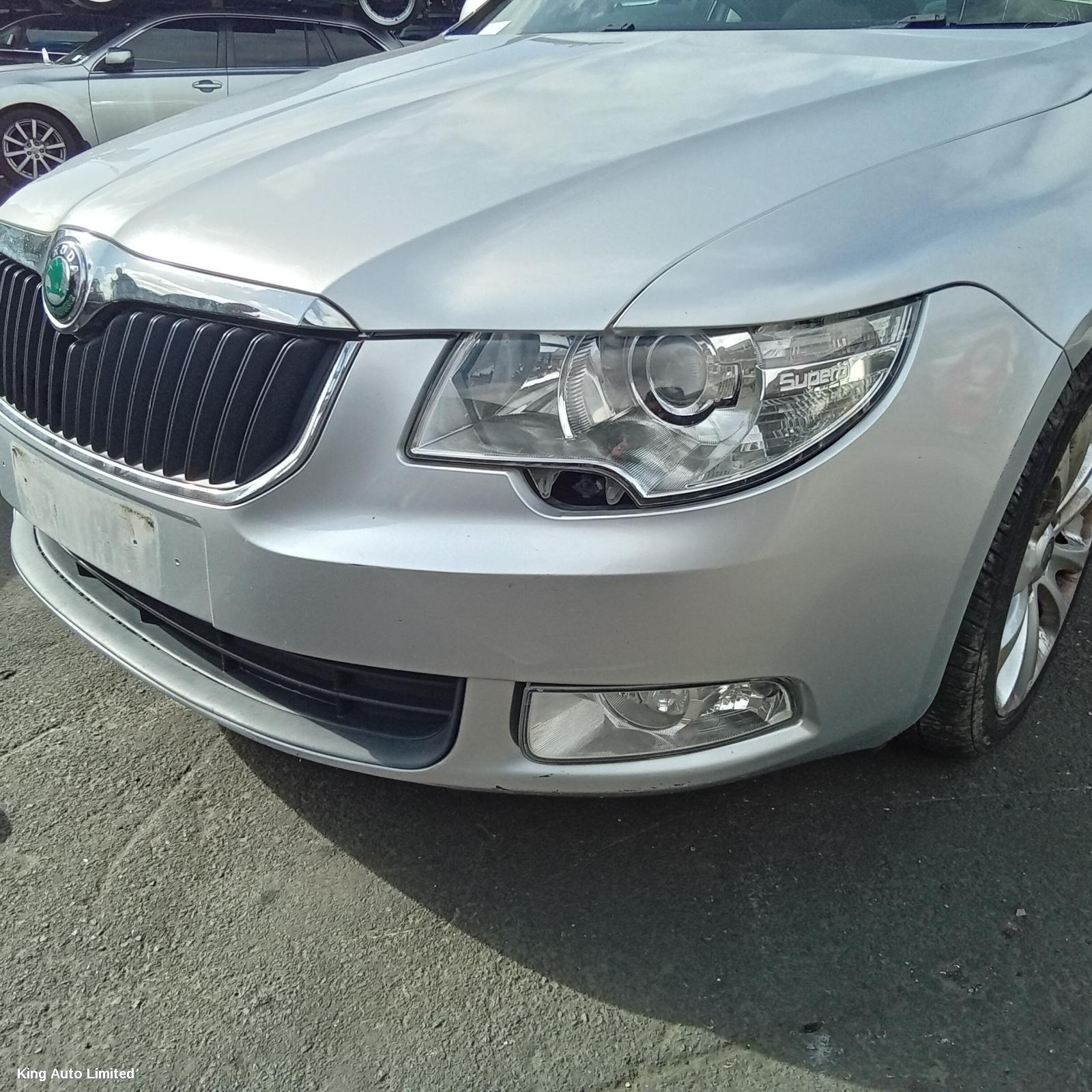 Skoda SUPERB 2011 Left Headlamp thumbnail 3