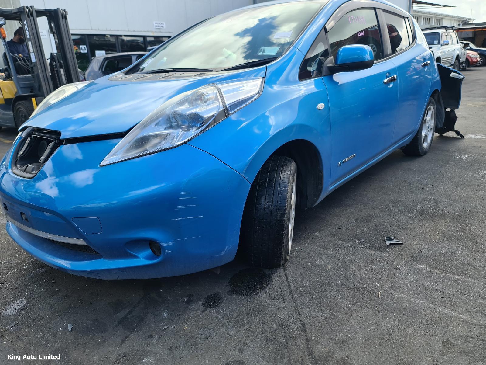 Nissan LEAF 2012 Rear Garnish thumbnail 2