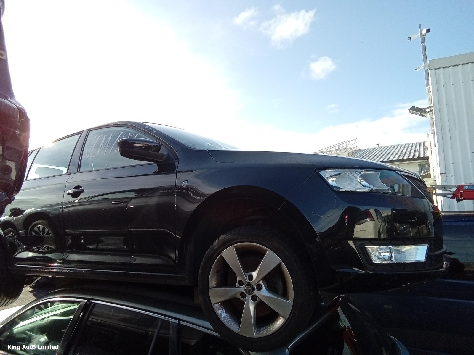 Skoda RAPID 2015 Left Headlamp thumbnail 2
