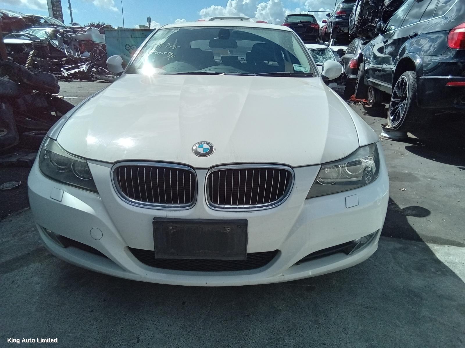 BMW 3 SERIES 2011 Right Taillight thumbnail 1
