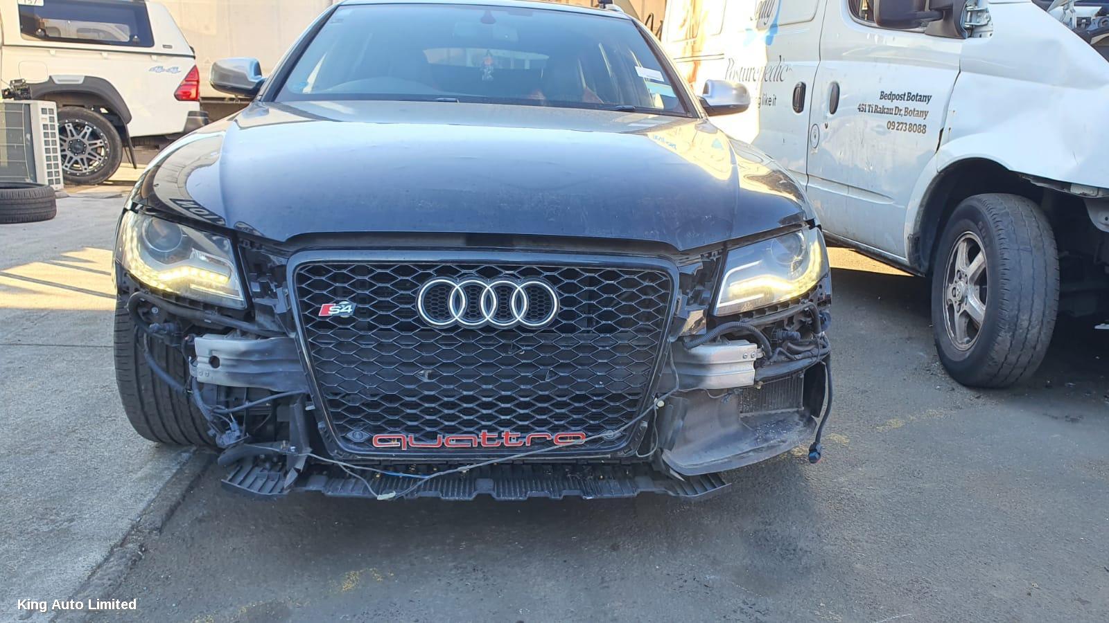 Audi - Audi A4 2012 Left Front Hub Assembly