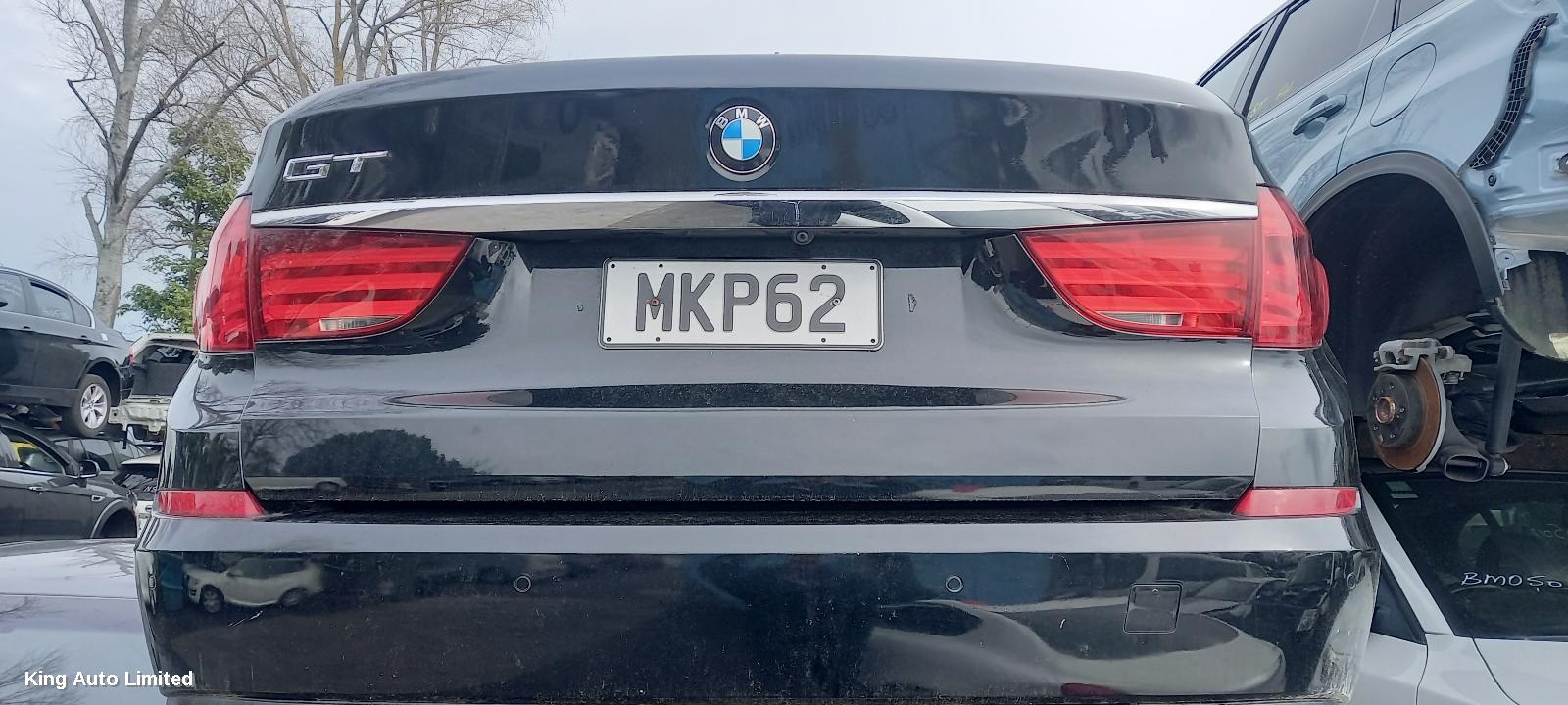 BMW 5 SERIES 2010 Left Guard thumbnail 1