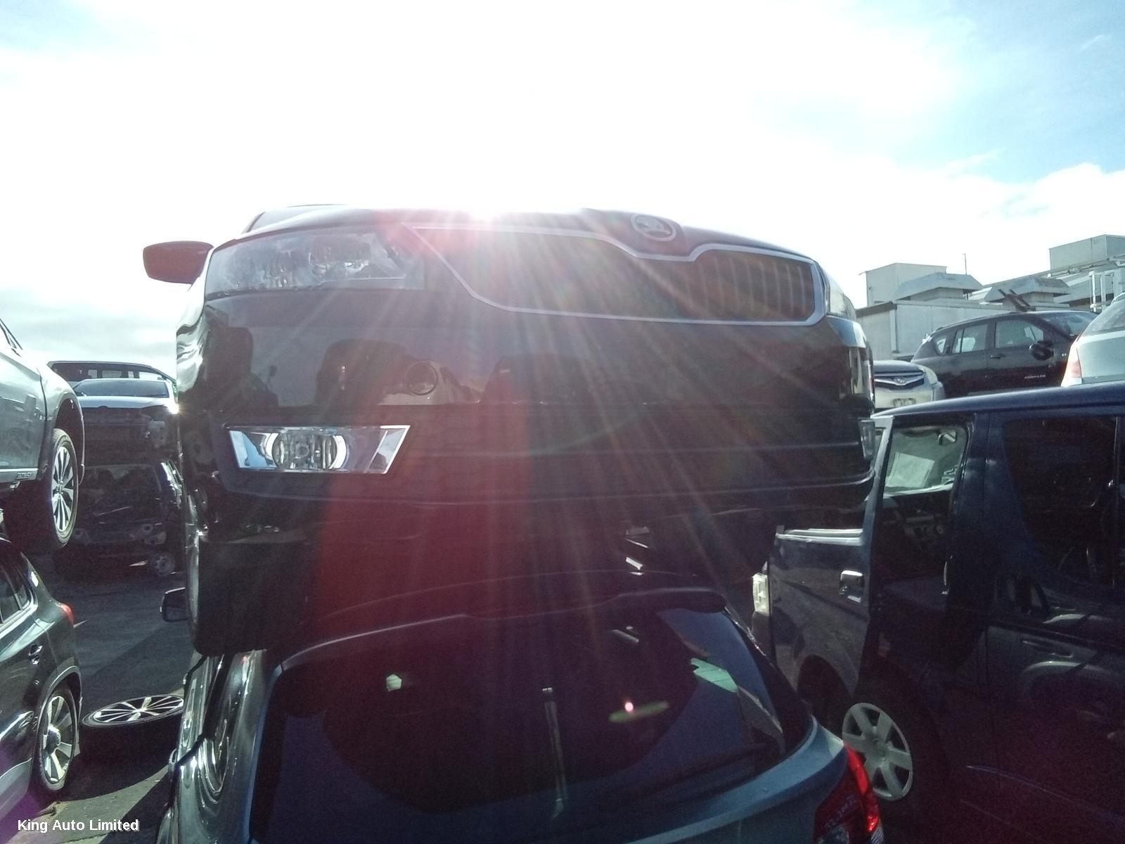 Skoda RAPID 2015 RIGHT_REAR_DOOR_SLIDING thumbnail 3