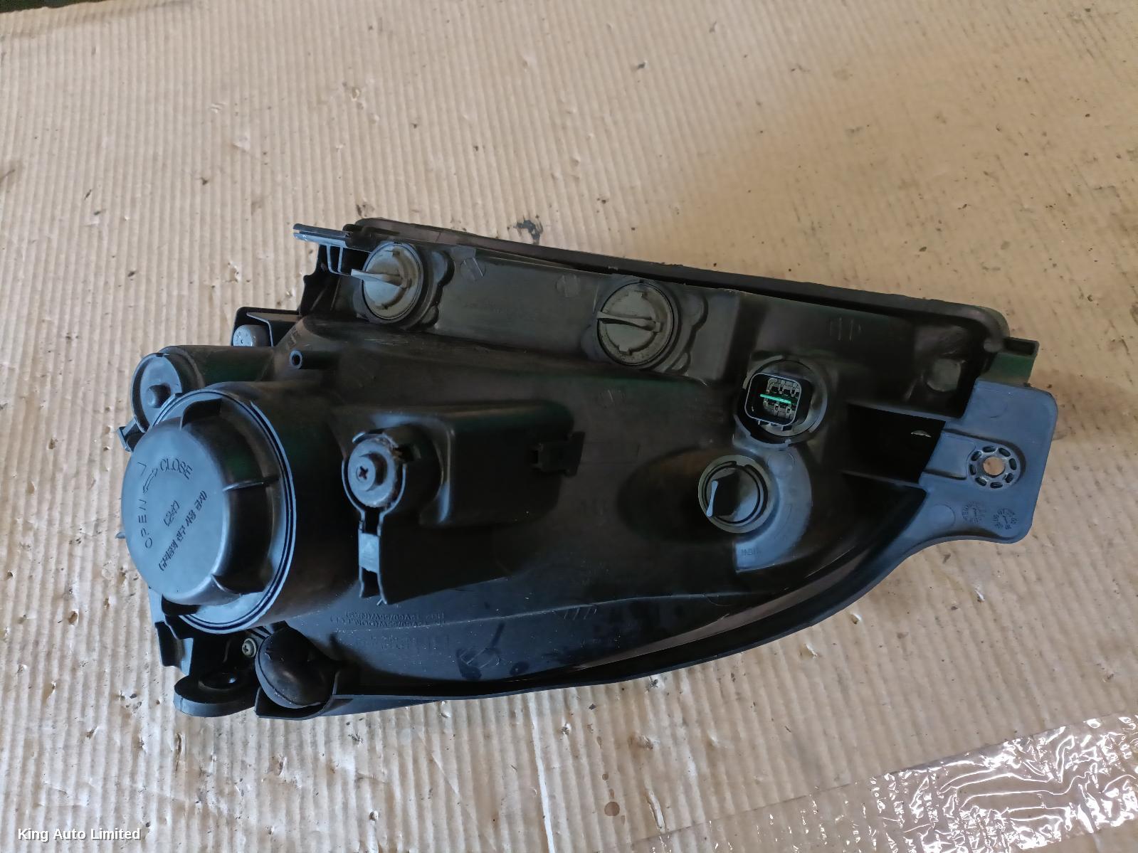 Hyundai TUCSON 2008 Right Headlamp thumbnail 3