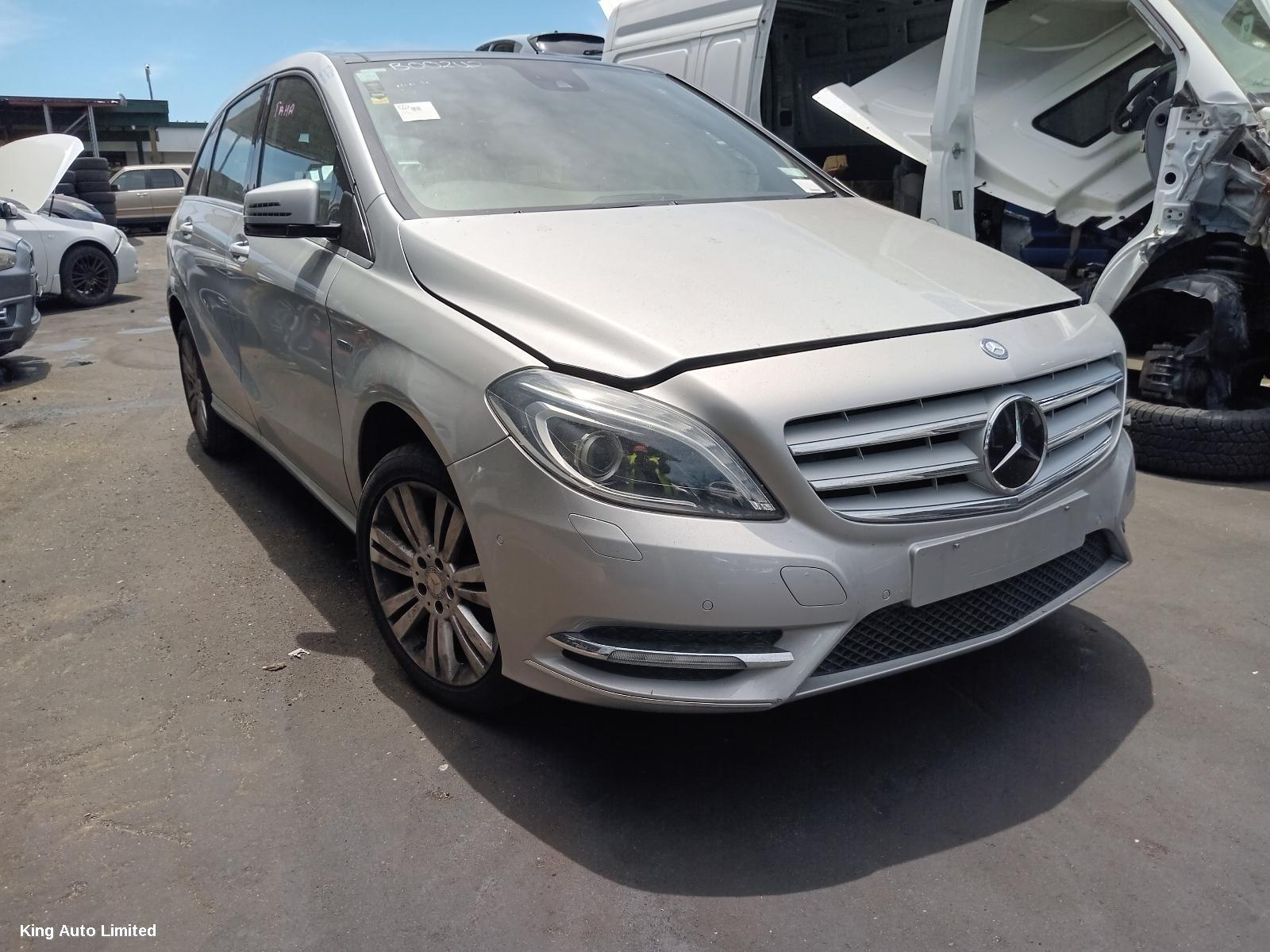Mercedes-Benz - Mercedes-Benz B CLASS 2012 Washer Bottle