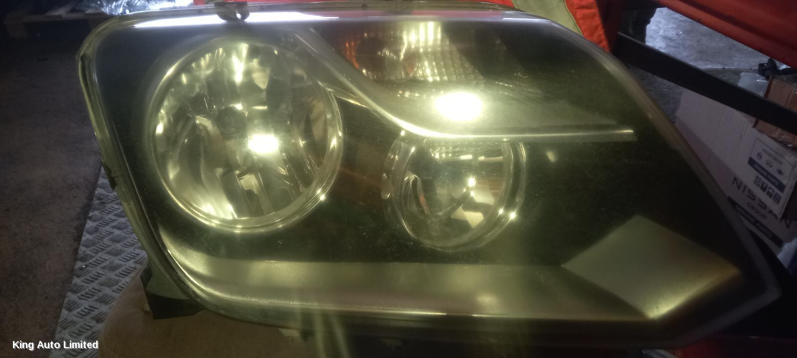 Volkswagen - Volkswagen AMAROK 2012 Right Headlamp